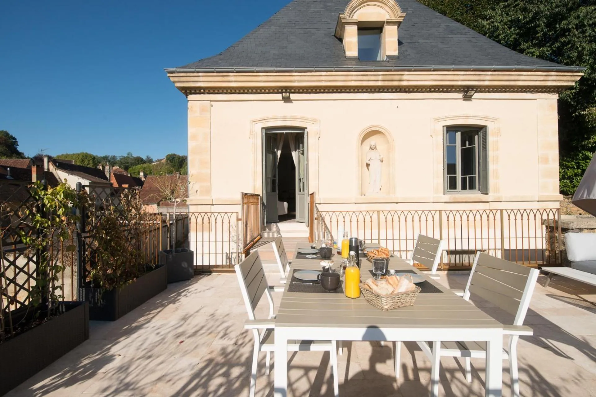 La Belle Terrasse avec climatisation et parking privé