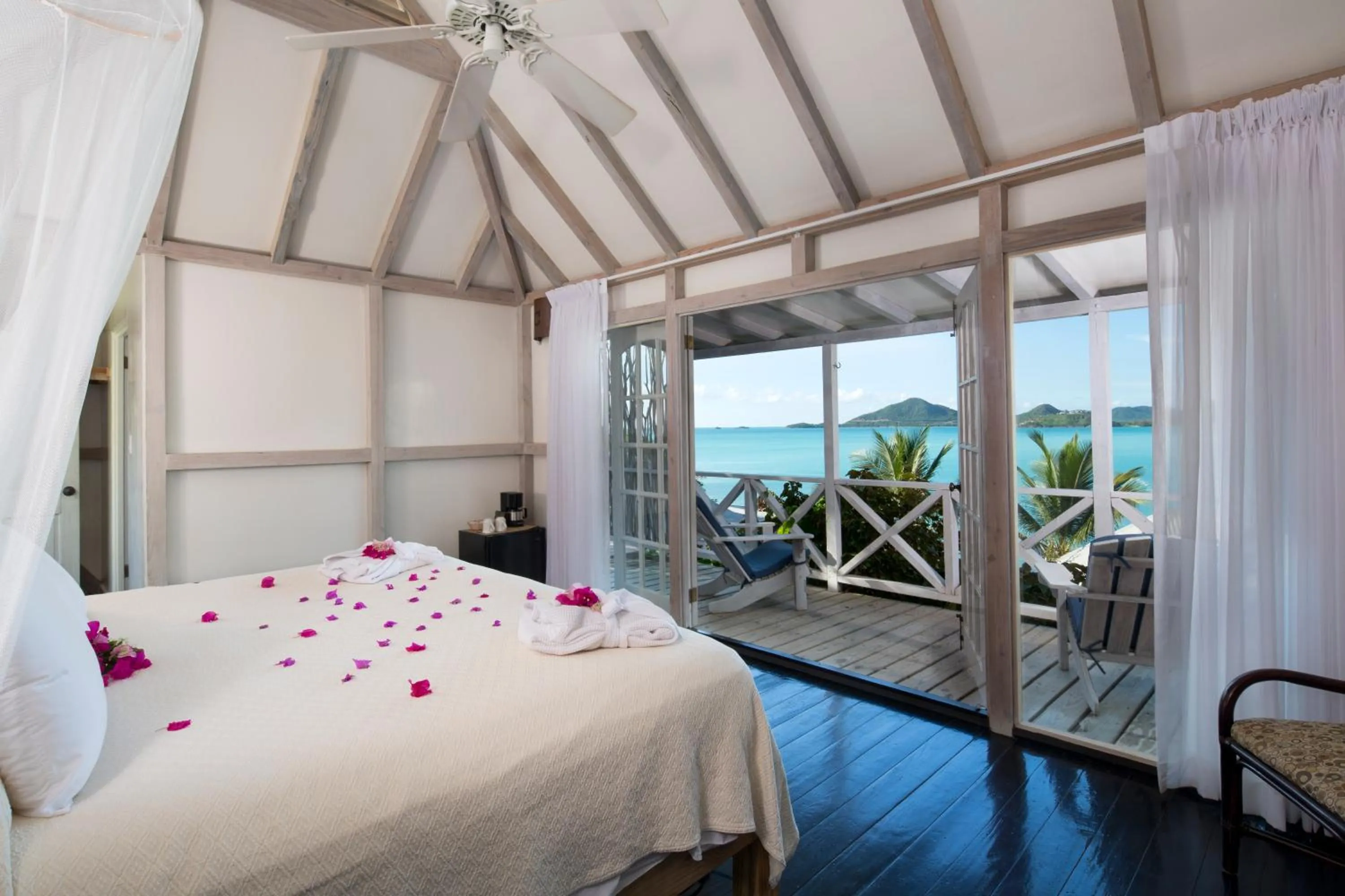 Bedroom, Bed in Cocobay Resort Antigua - All Inclusive - Adults Only