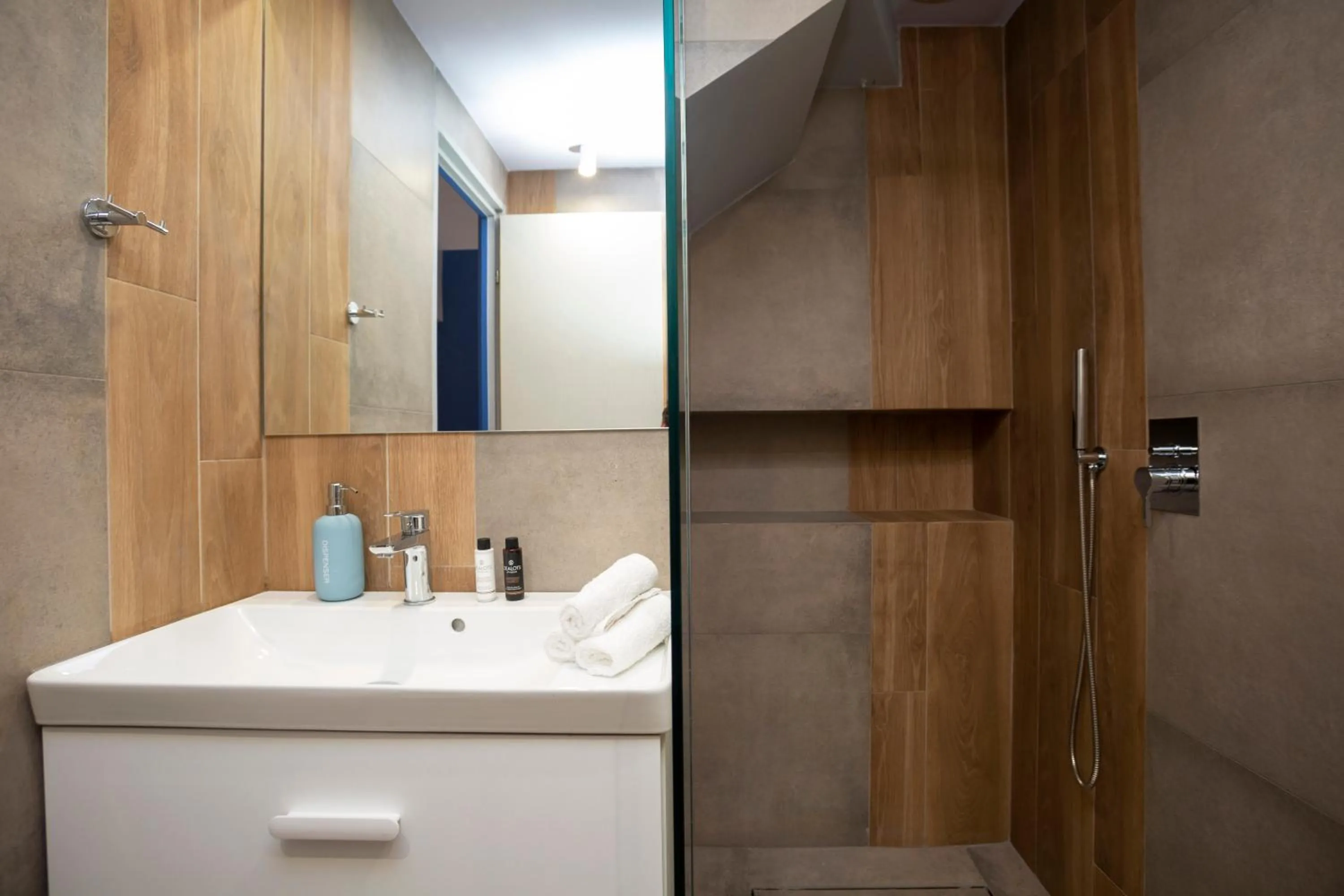 Shower in The Frogs_Guest House