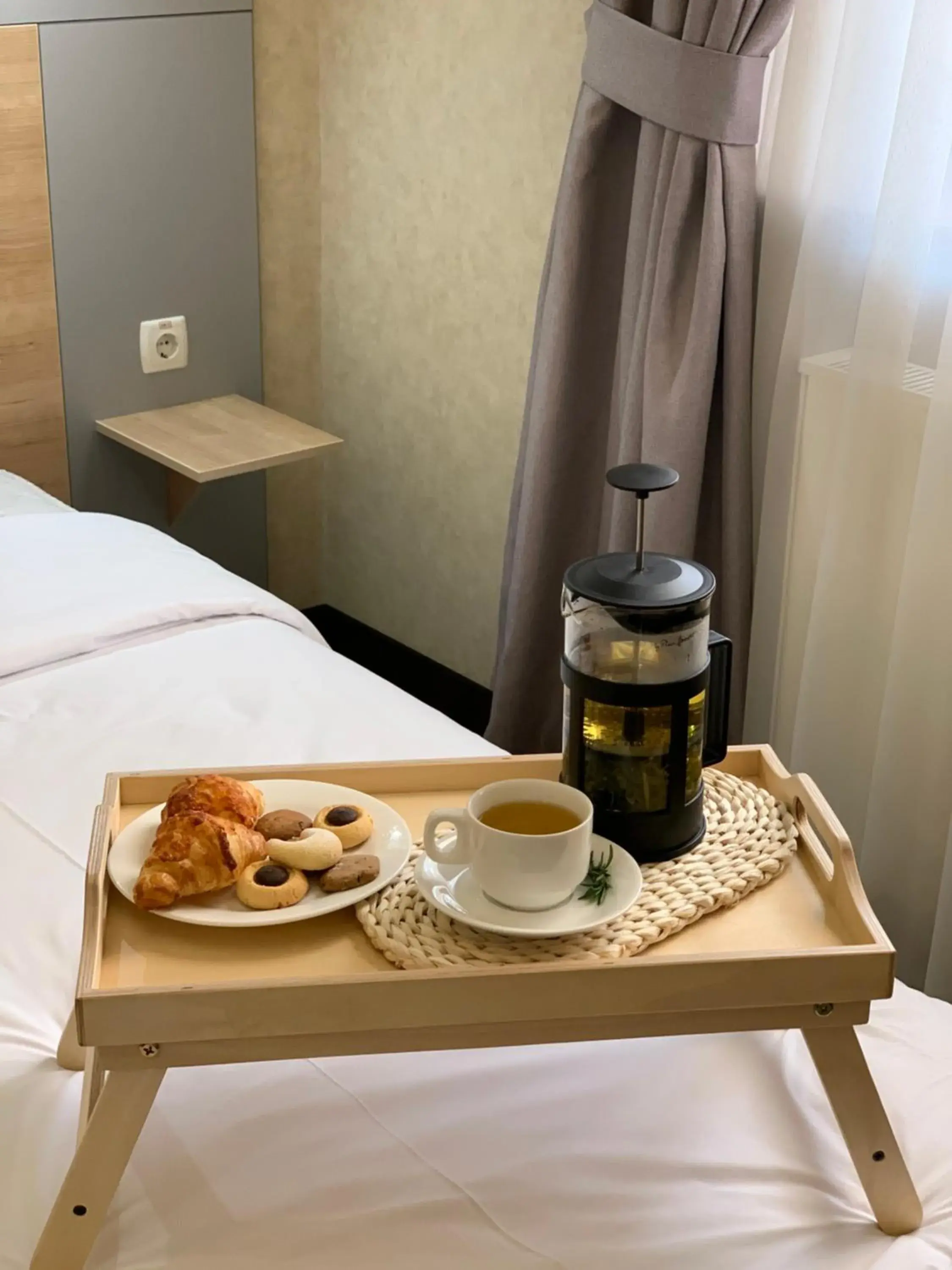 Coffee/tea facilities, Bed in Navruz Hotel Tashkent Coffee/tea facilities, Bed in Navruz Hotel Tashkent
