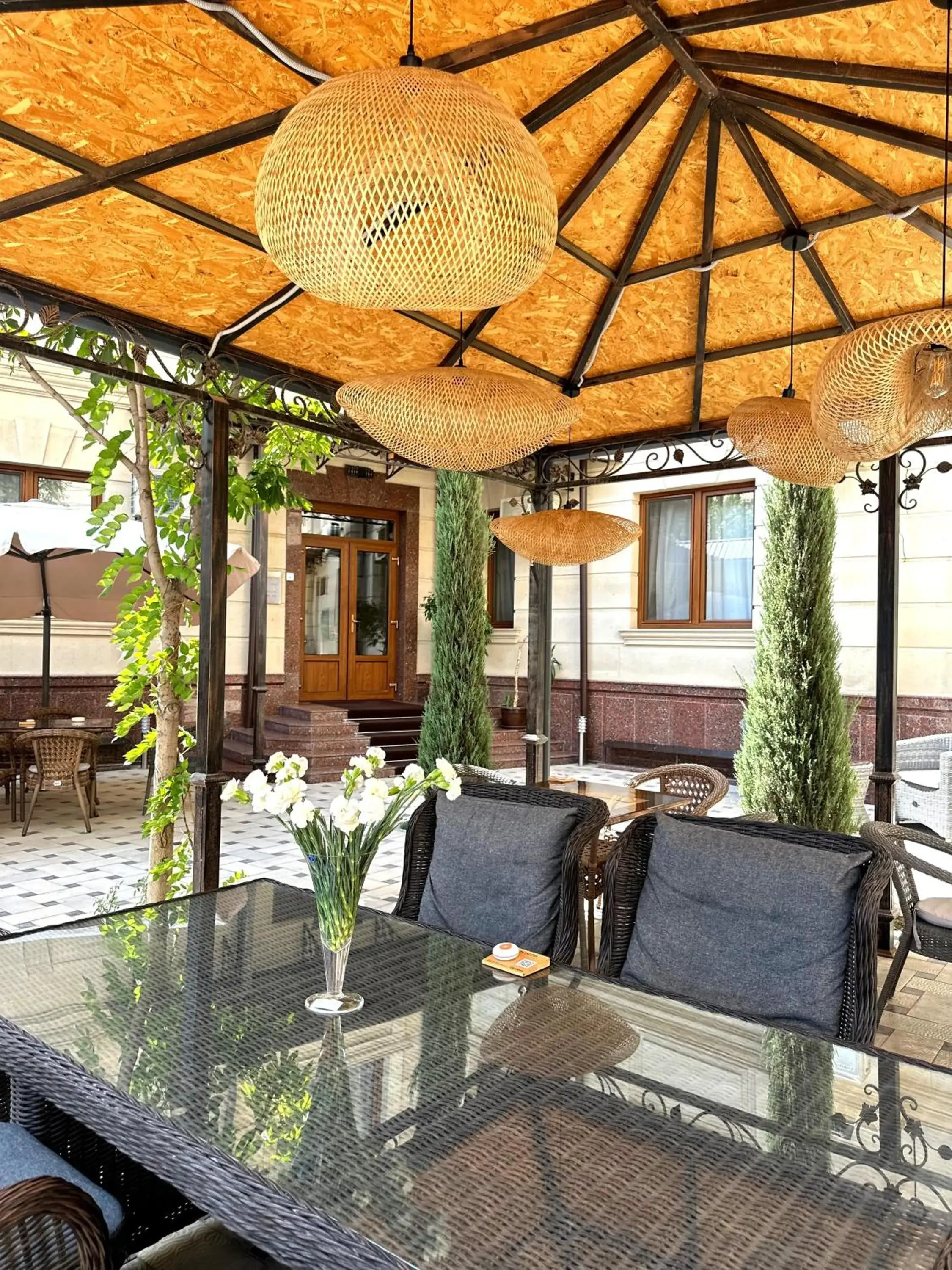 Swimming pool in Navruz Hotel Tashkent Swimming pool in Navruz Hotel Tashkent