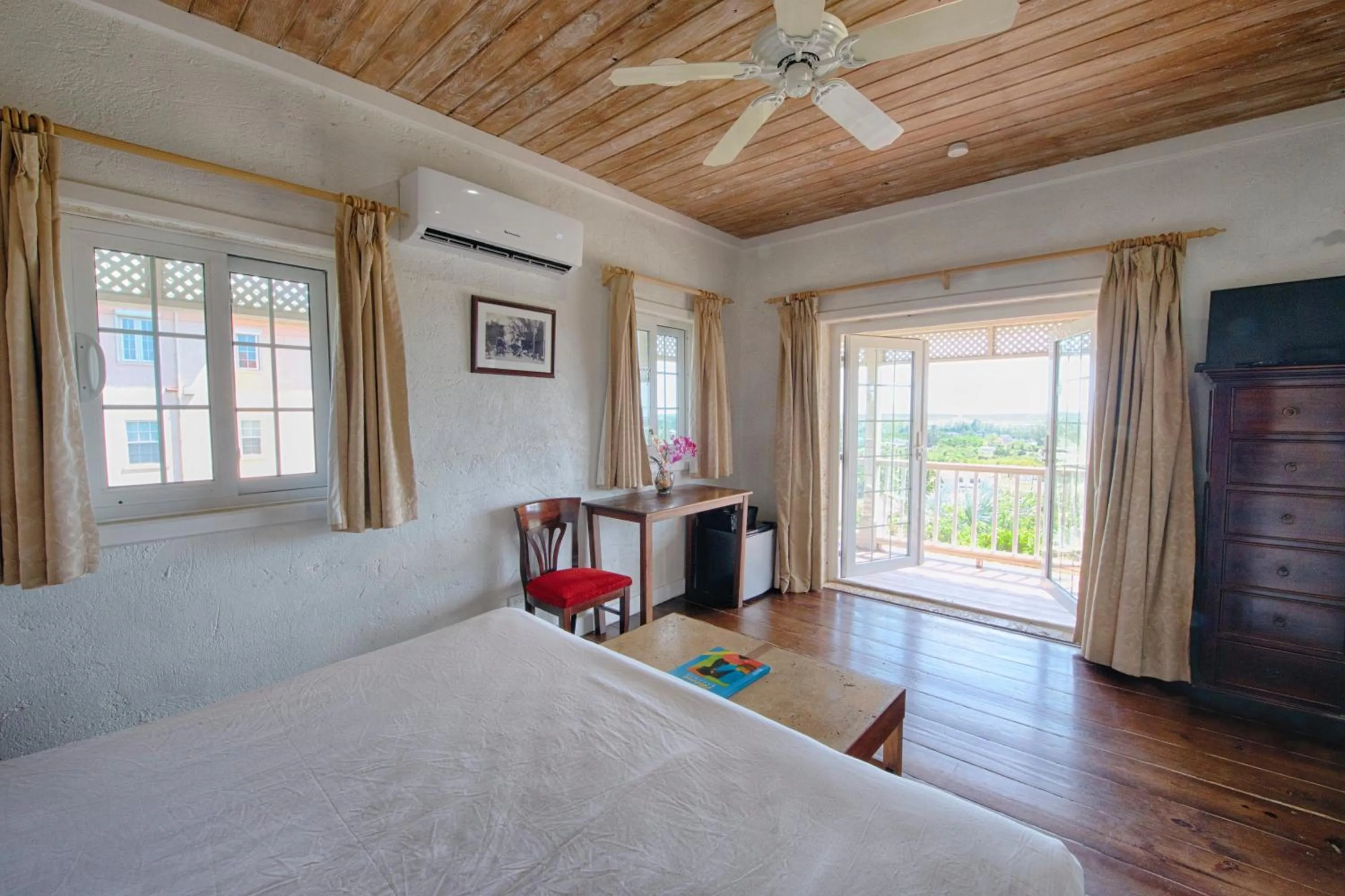 Bed in A Stone's Throw Away