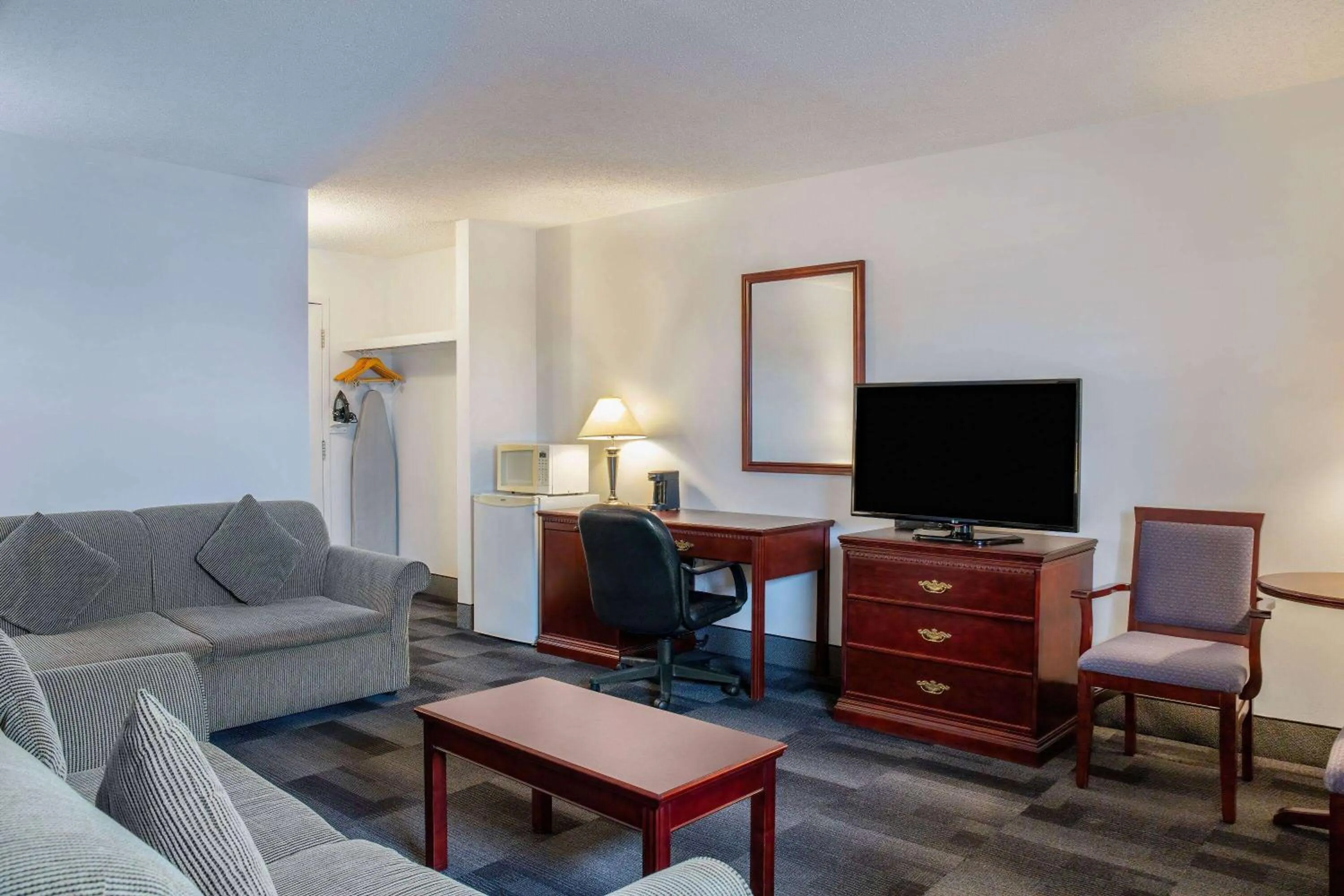 Bed in Days Inn & Conference Centre by Wyndham Camrose Norsemen