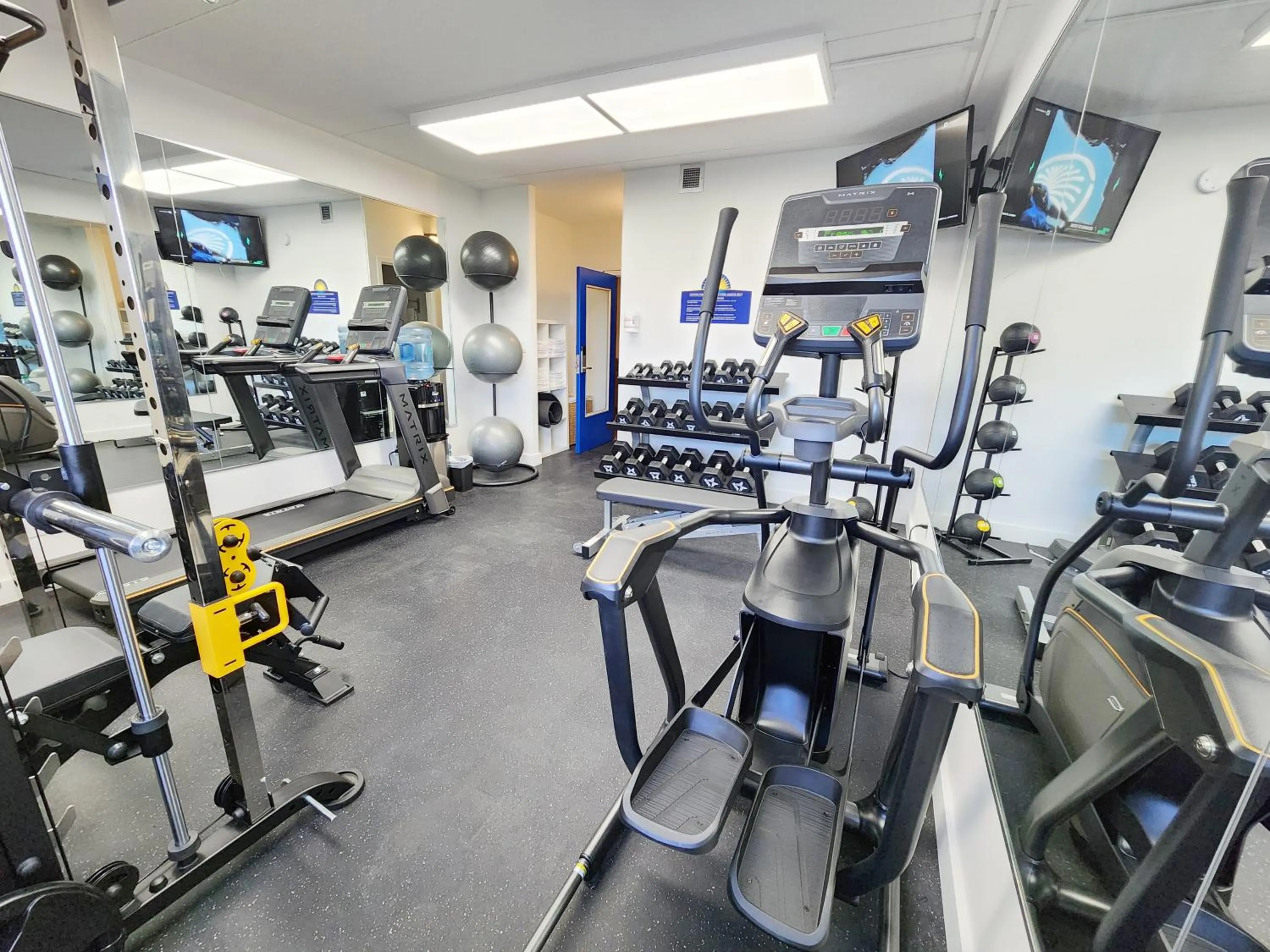 Fitness centre/facilities in Days Inn & Conference Centre by Wyndham Camrose Norsemen