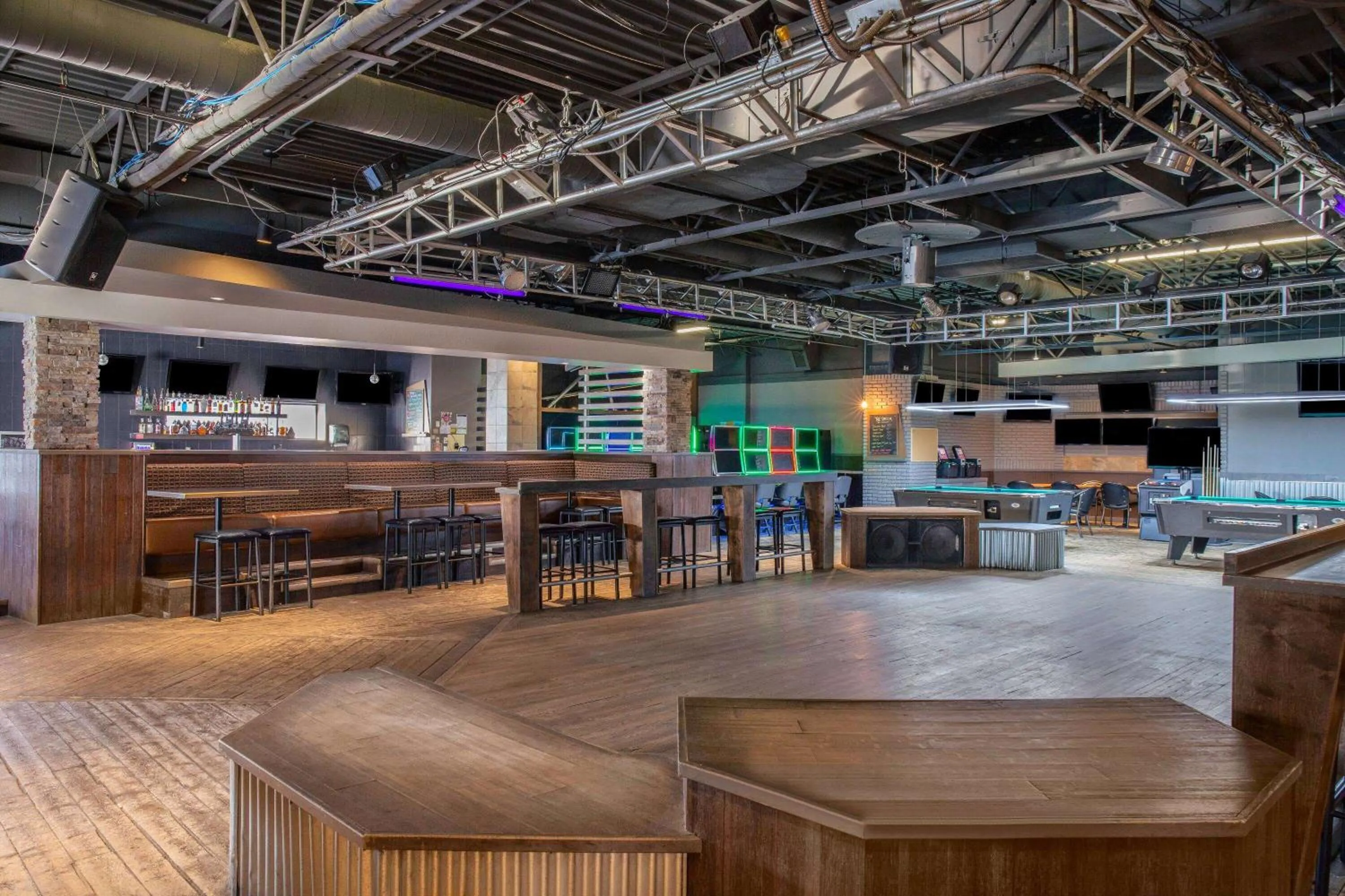 Lounge or bar in Days Inn & Conference Centre by Wyndham Camrose Norsemen