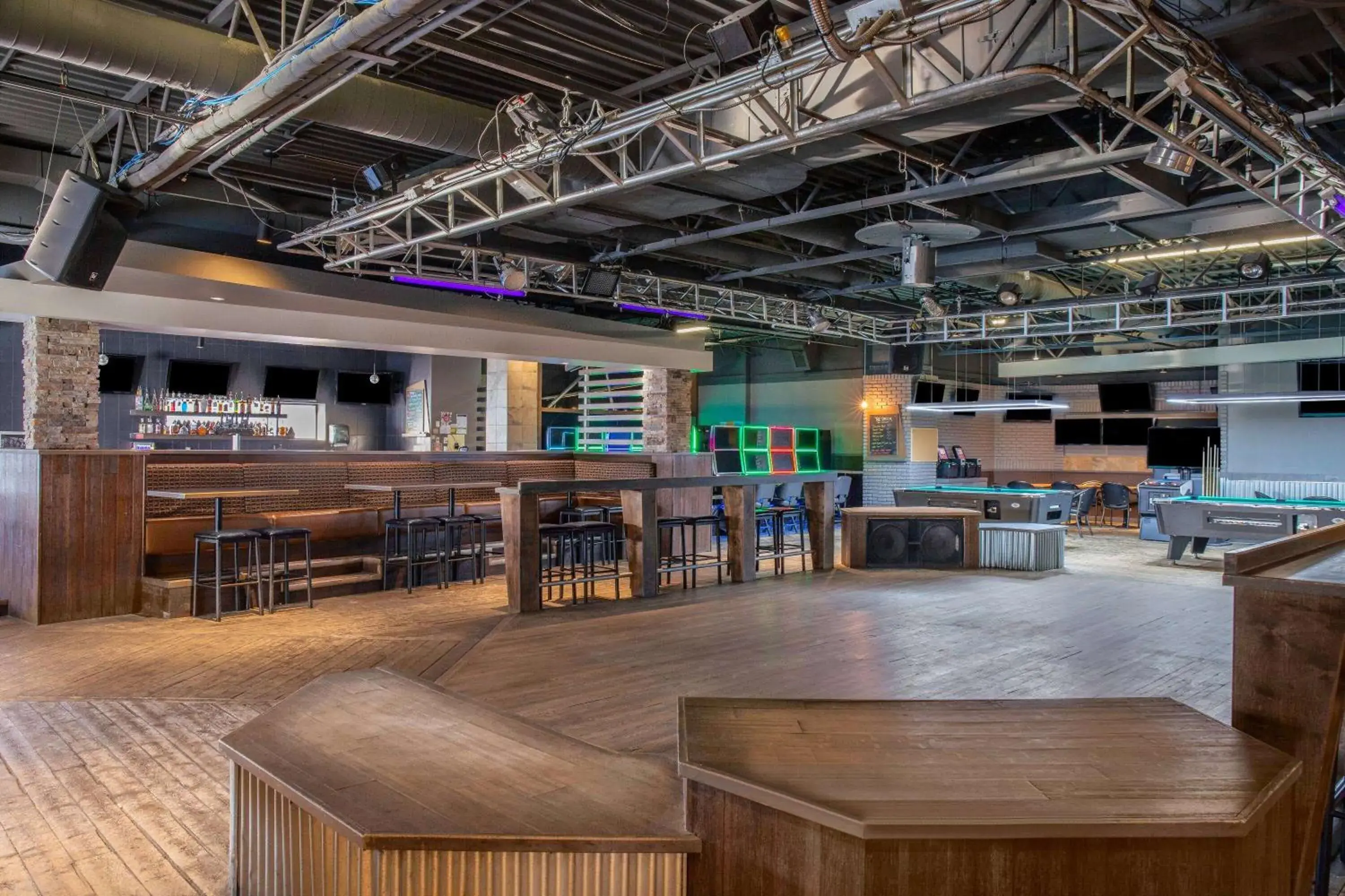 Lounge or bar in Days Inn & Conference Centre by Wyndham Camrose Norsemen Lounge or bar in Days Inn & Conference Centre by Wyndham Camrose Norsemen