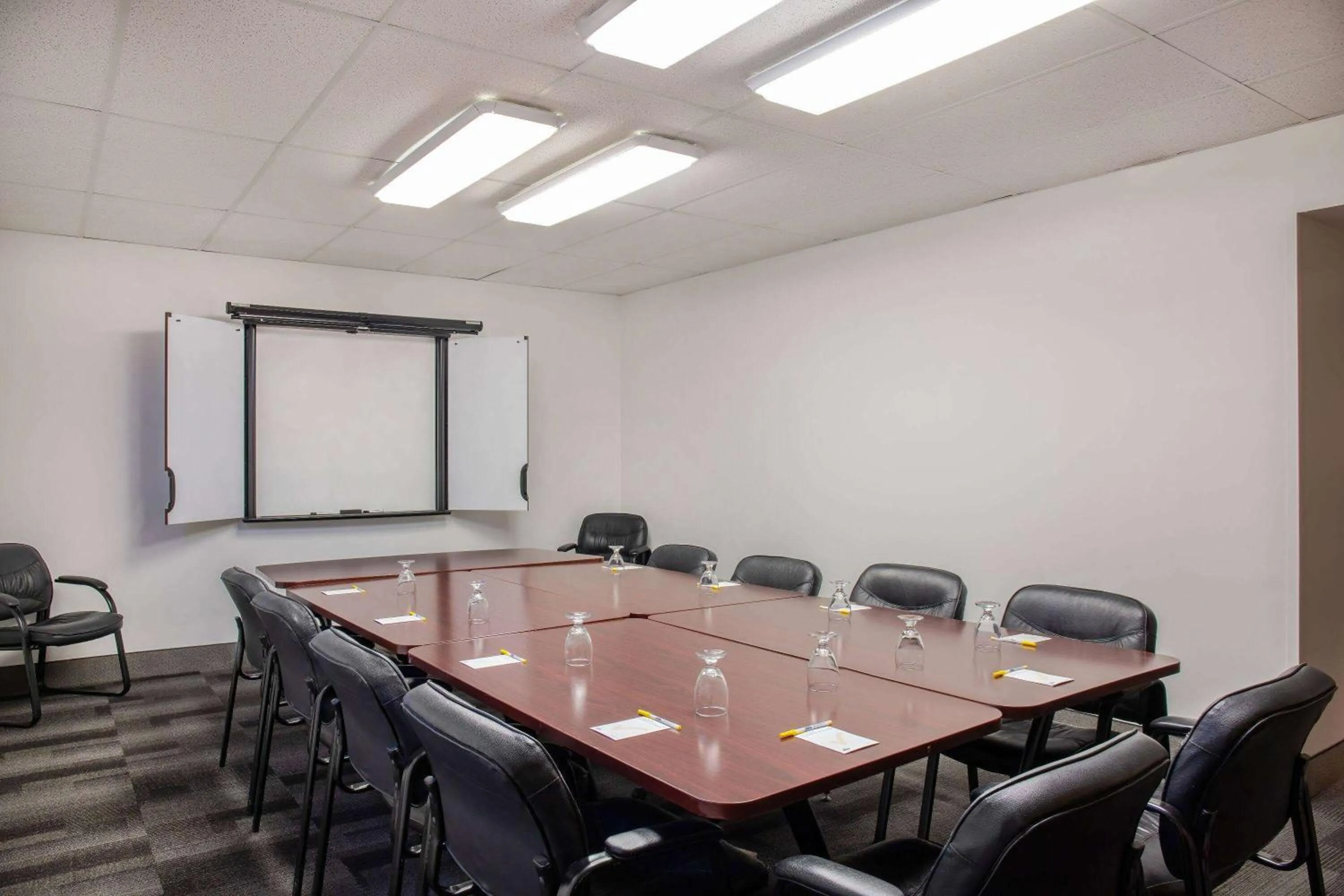 Meeting/conference room in Days Inn & Conference Centre by Wyndham Camrose Norsemen