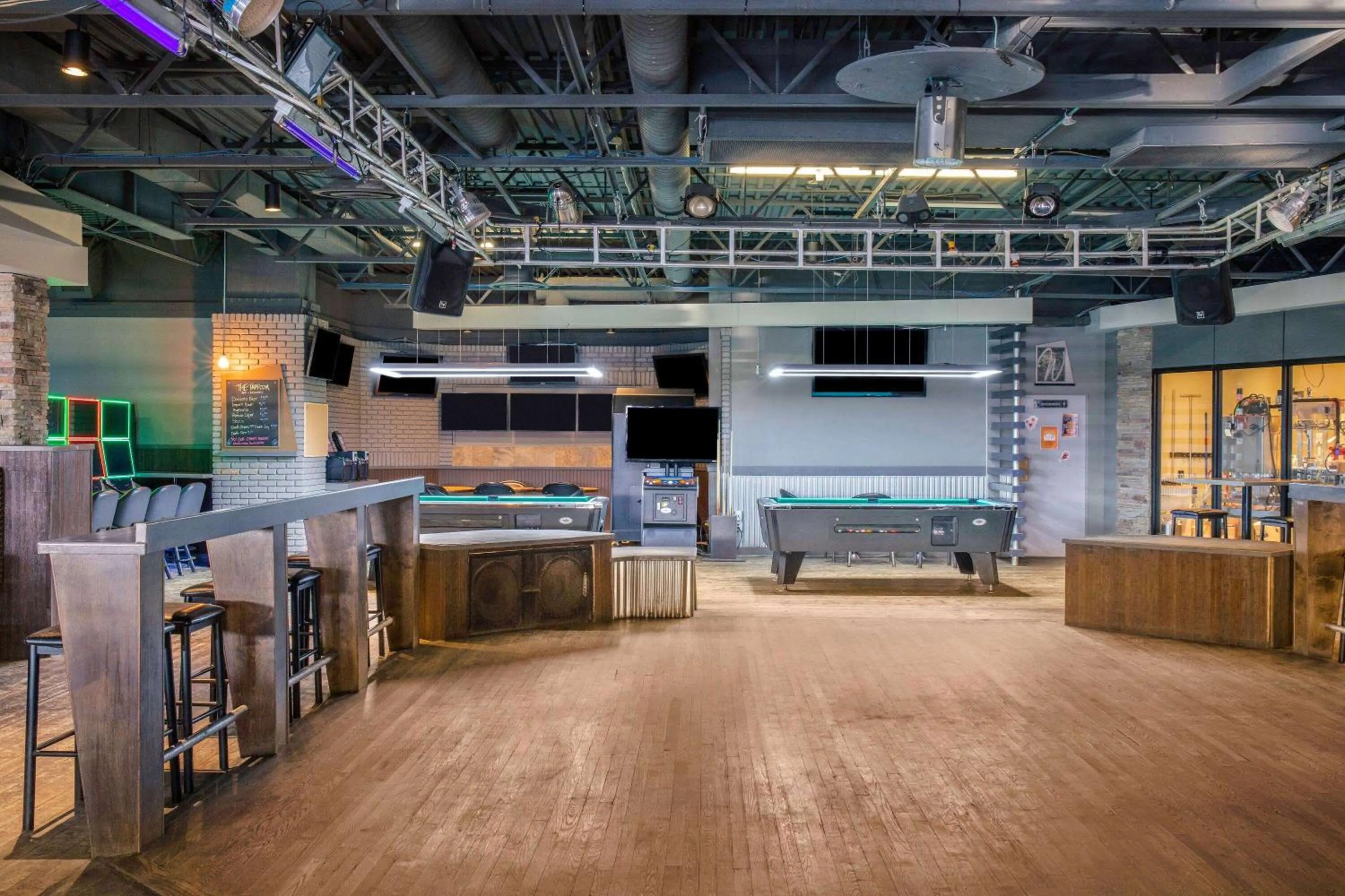 Lounge or bar in Days Inn & Conference Centre by Wyndham Camrose Norsemen