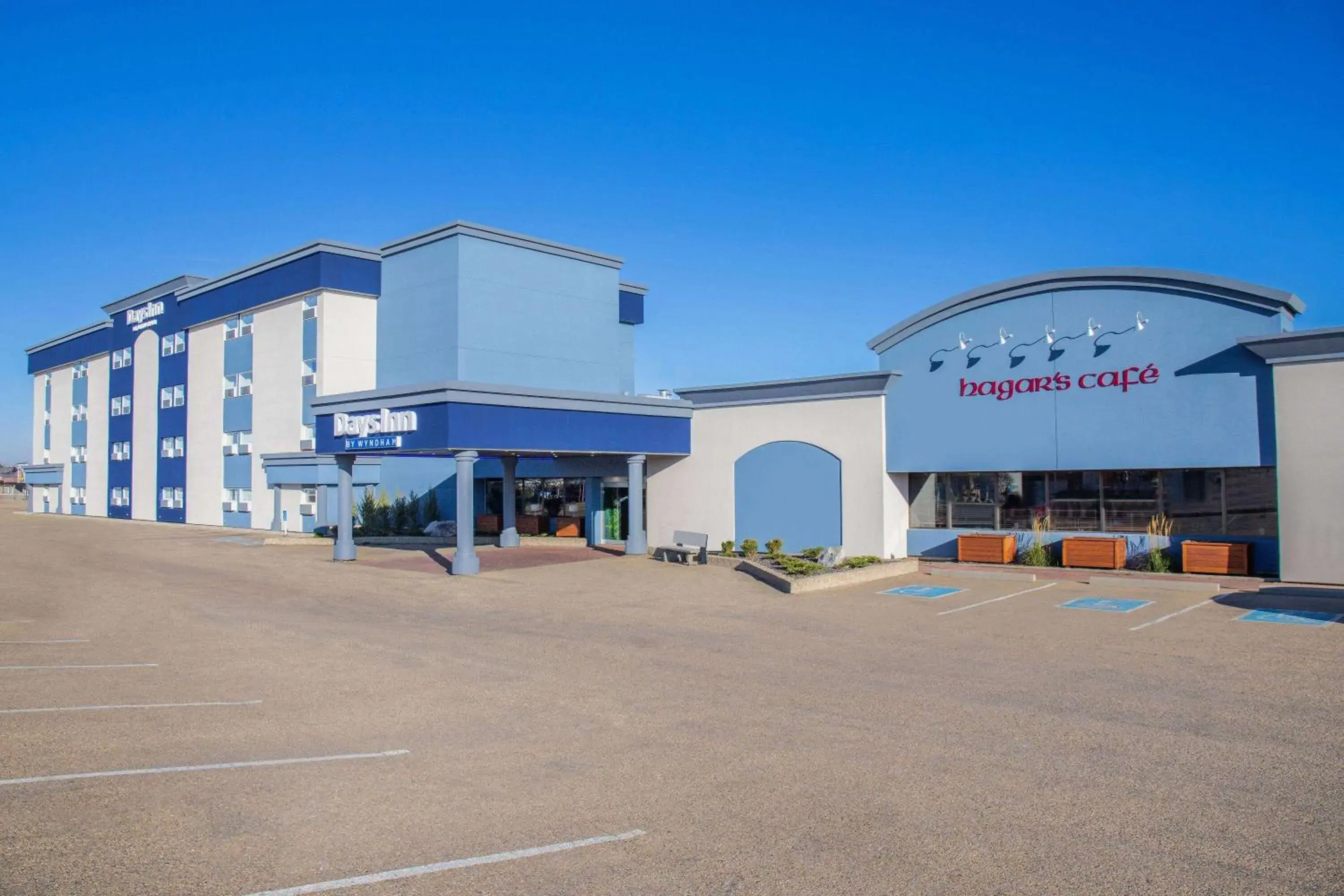 Property building in Days Inn & Conference Centre by Wyndham Camrose Norsemen Property building in Days Inn & Conference Centre by Wyndham Camrose Norsemen