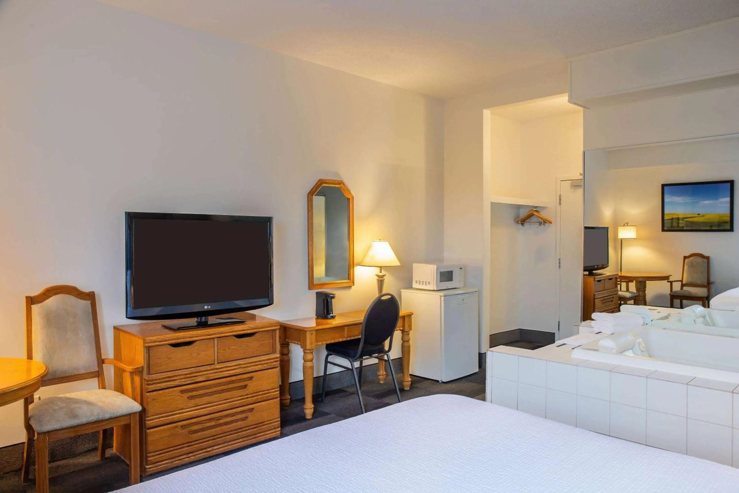 Bed in Days Inn & Conference Centre by Wyndham Camrose Norsemen