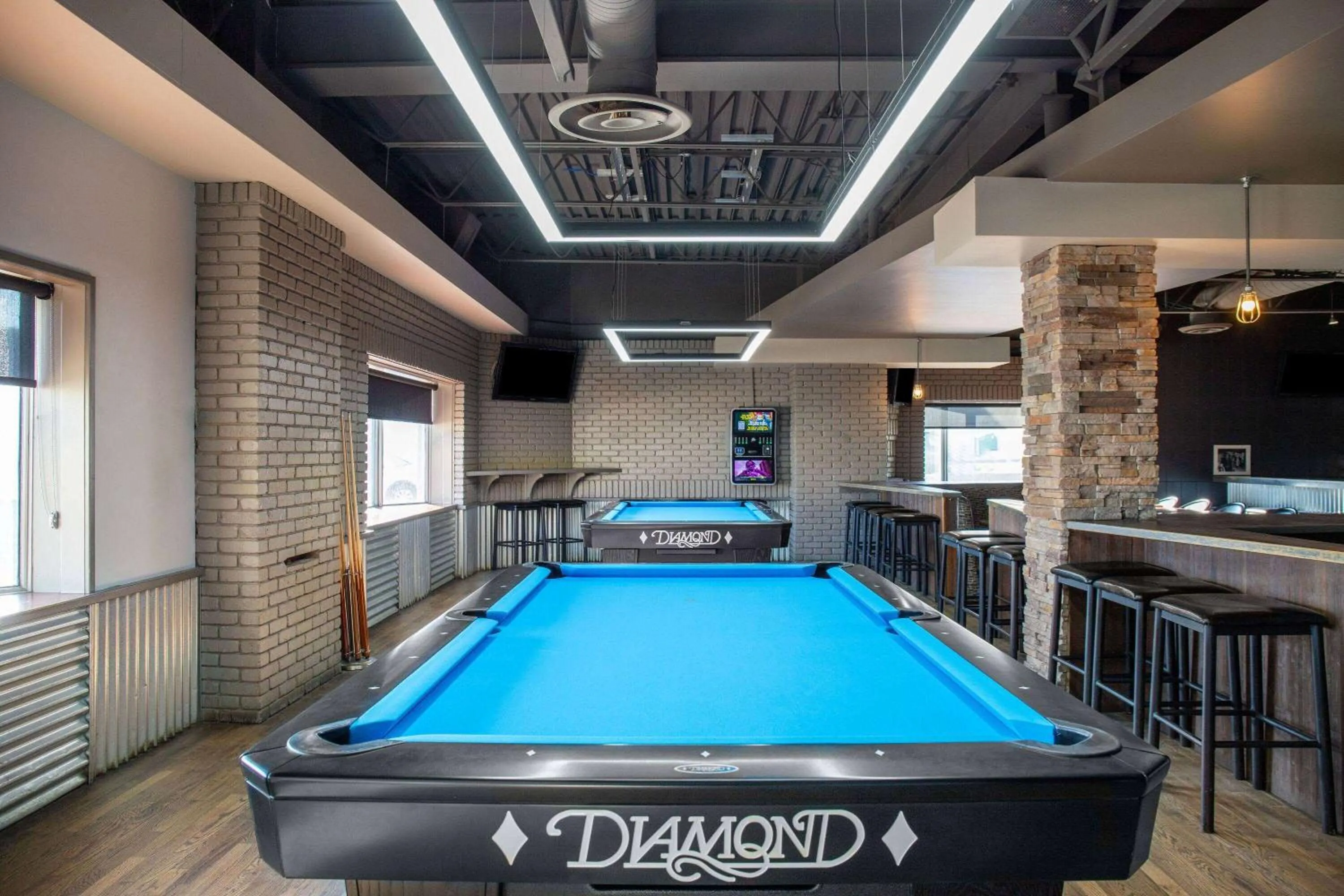 Lounge or bar in Days Inn & Conference Centre by Wyndham Camrose Norsemen