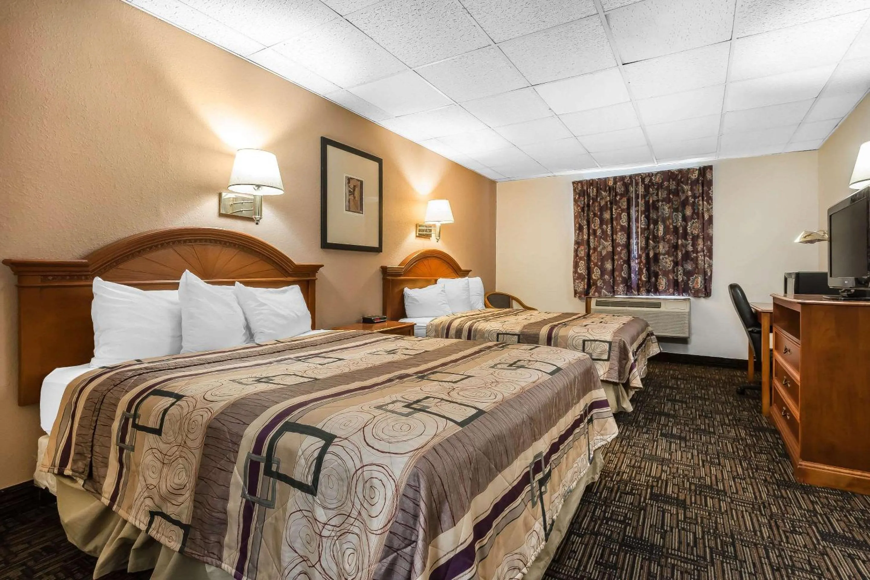 Photo of the whole room, Bed in Quality Inn & Suites Binghamton Vestal