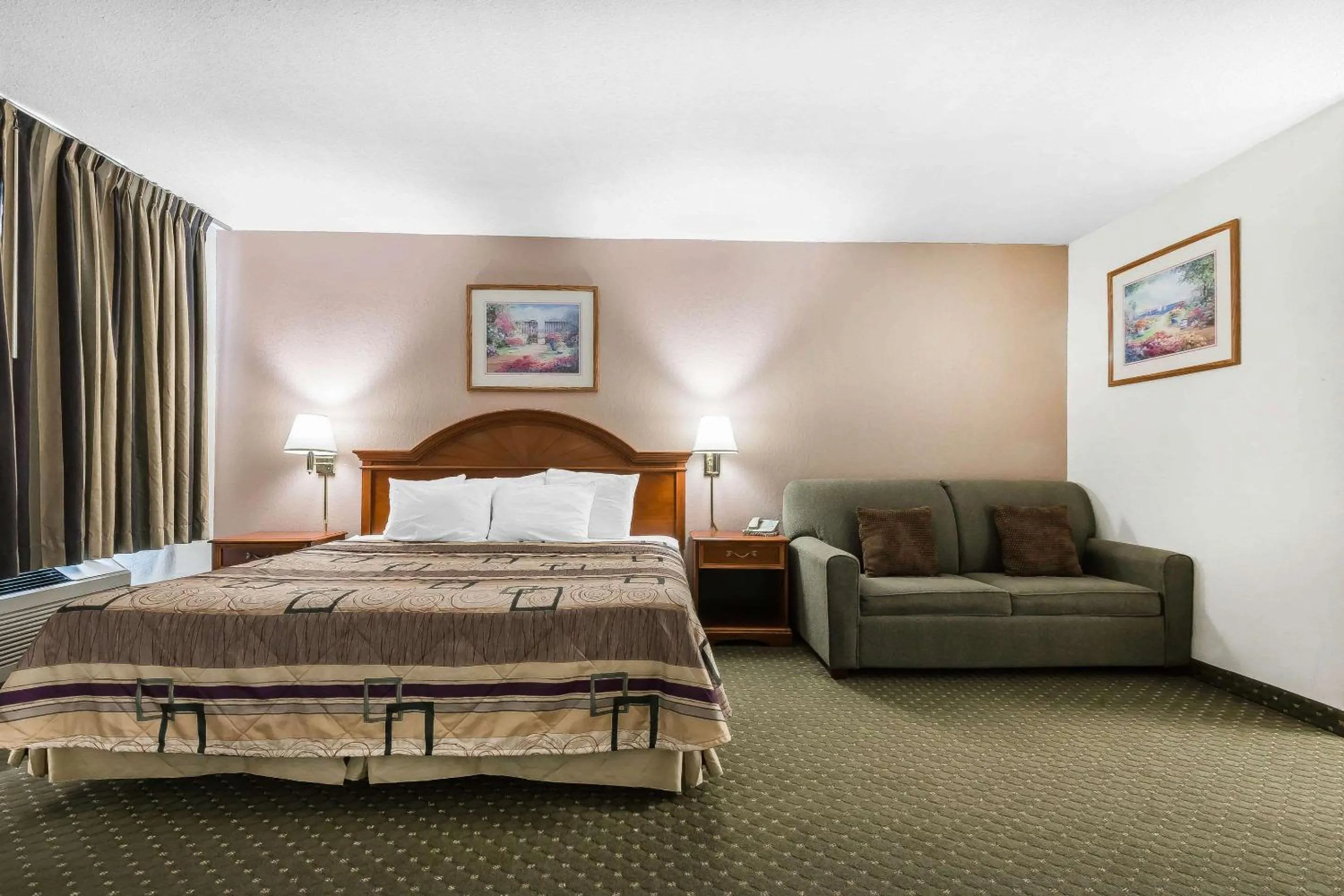 Photo of the whole room, Bed in Quality Inn & Suites Binghamton Vestal