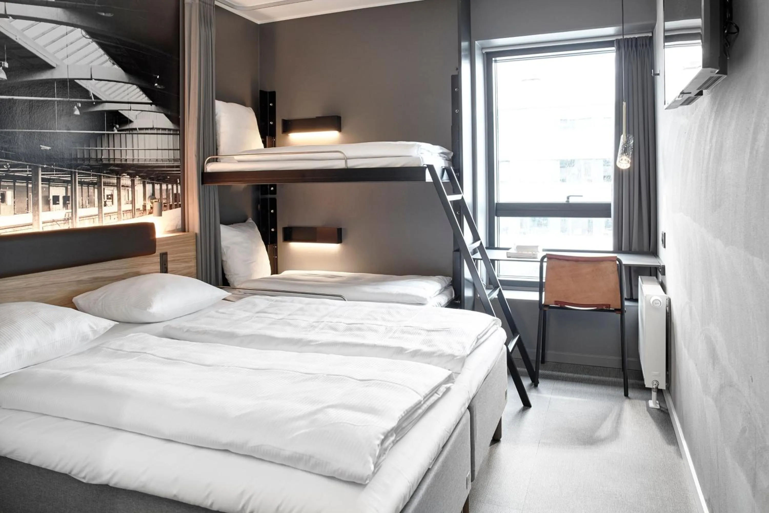 Photo of the whole room, Bed in Four Points Flex by Sheraton Aalborg