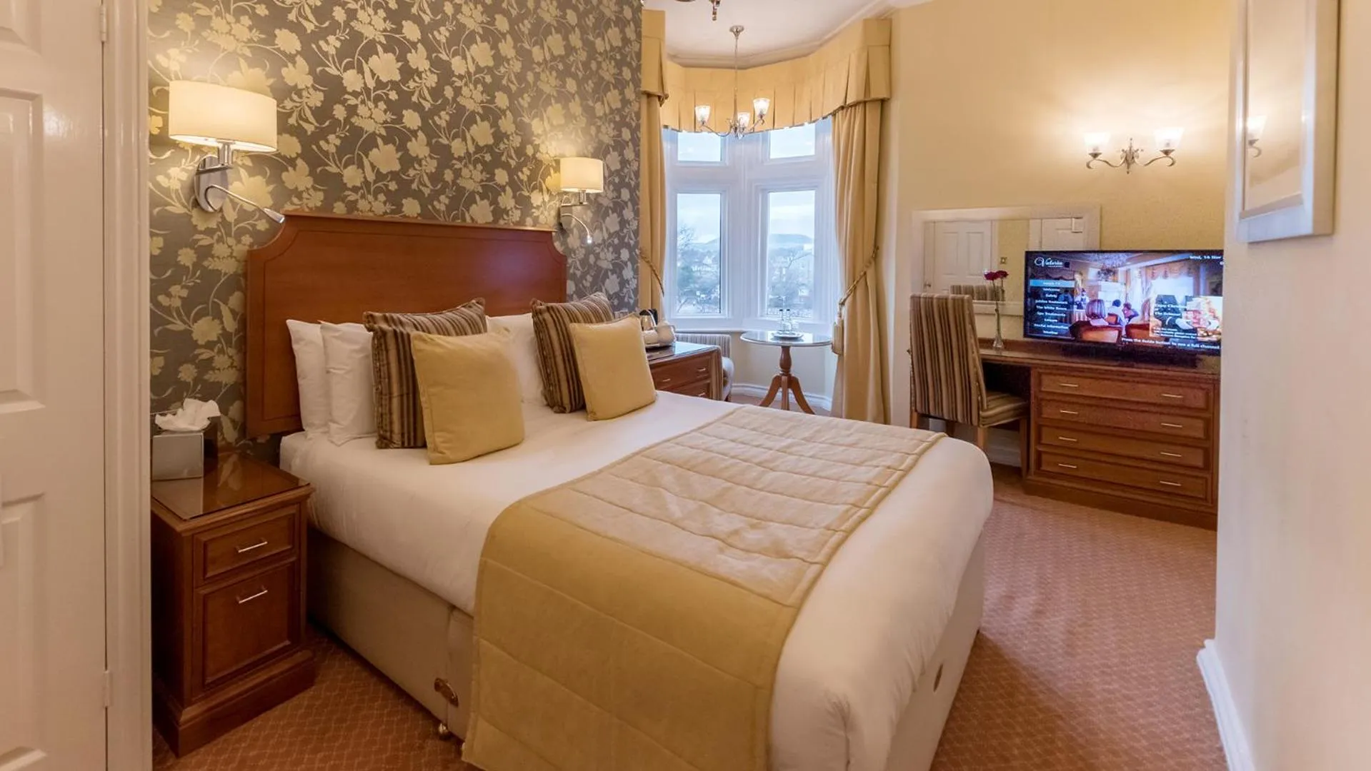 Photo of the whole room, Bed in The Victoria Hotel & Source Spa