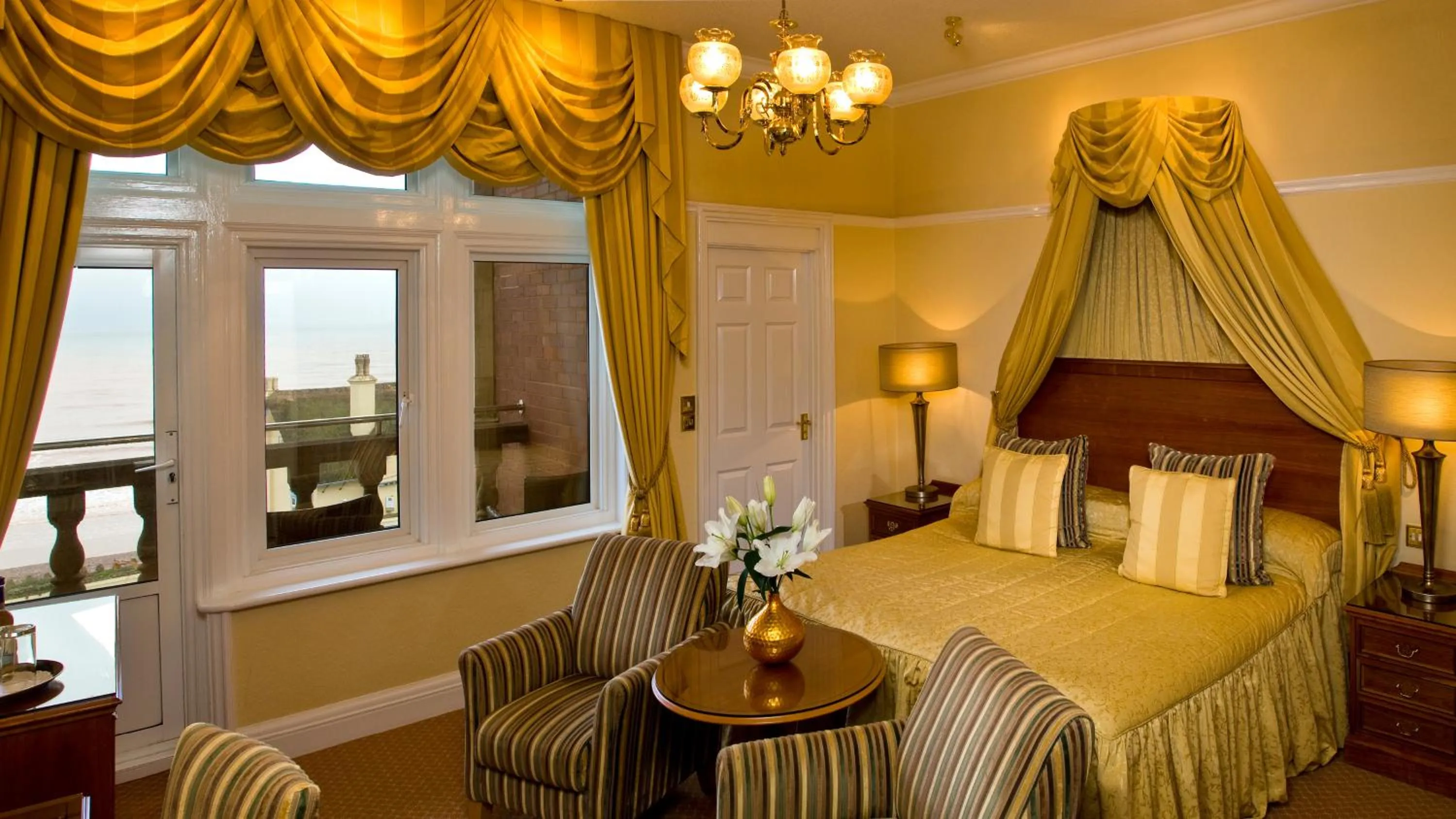 Bedroom, Bed in The Victoria Hotel & Source Spa