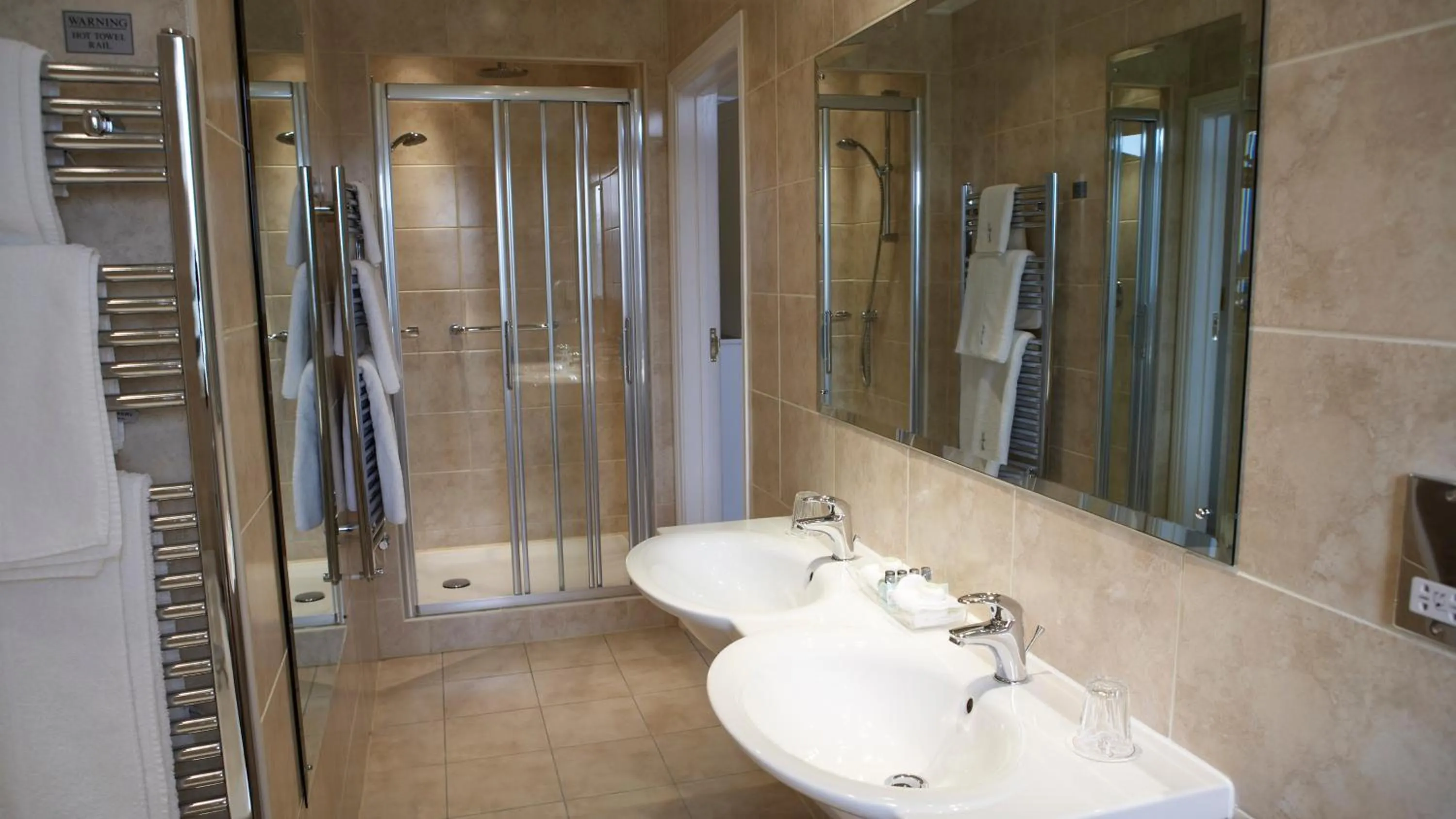 Shower in The Victoria Hotel & Source Spa