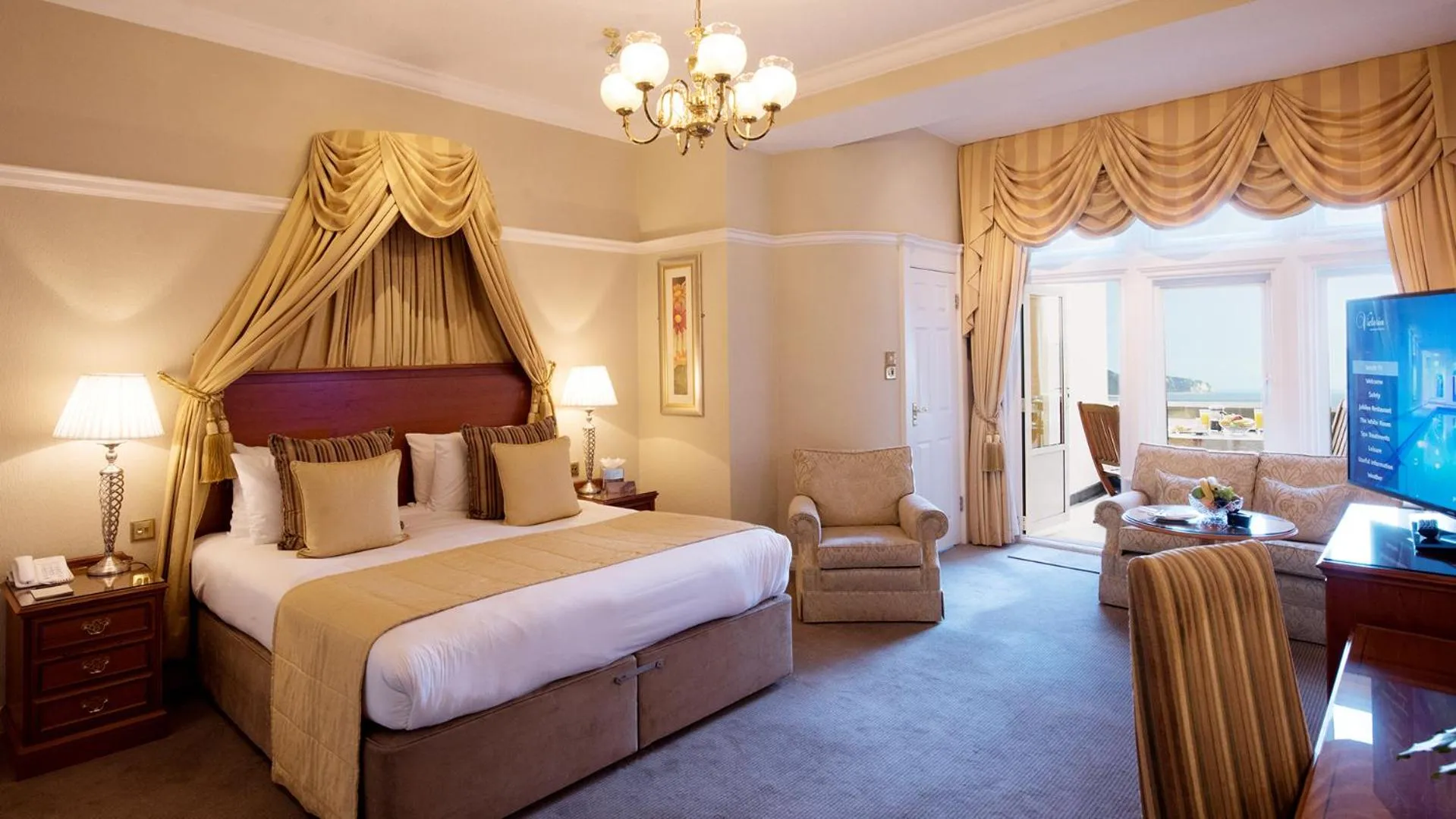 Bedroom, Bed in The Victoria Hotel & Source Spa