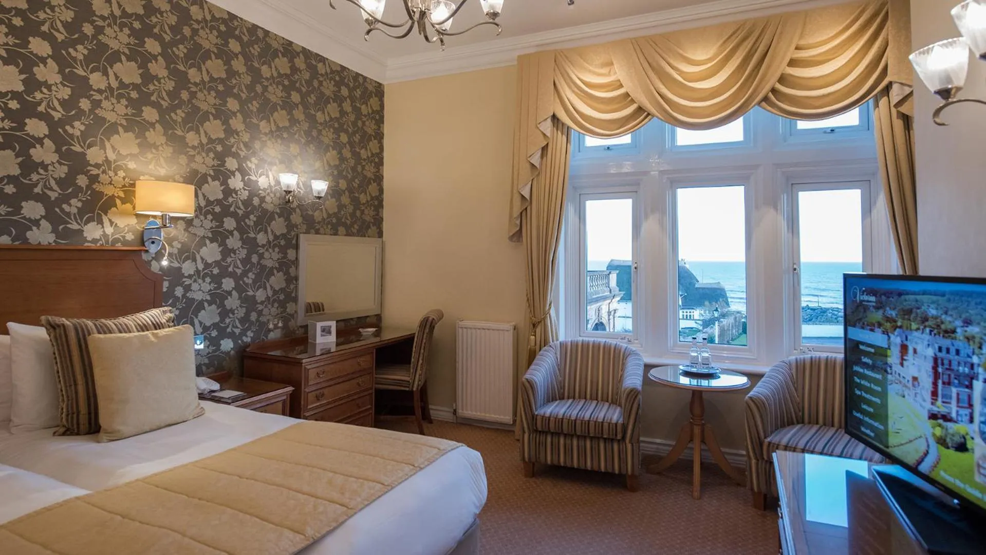 Photo of the whole room, Bed in The Victoria Hotel & Source Spa