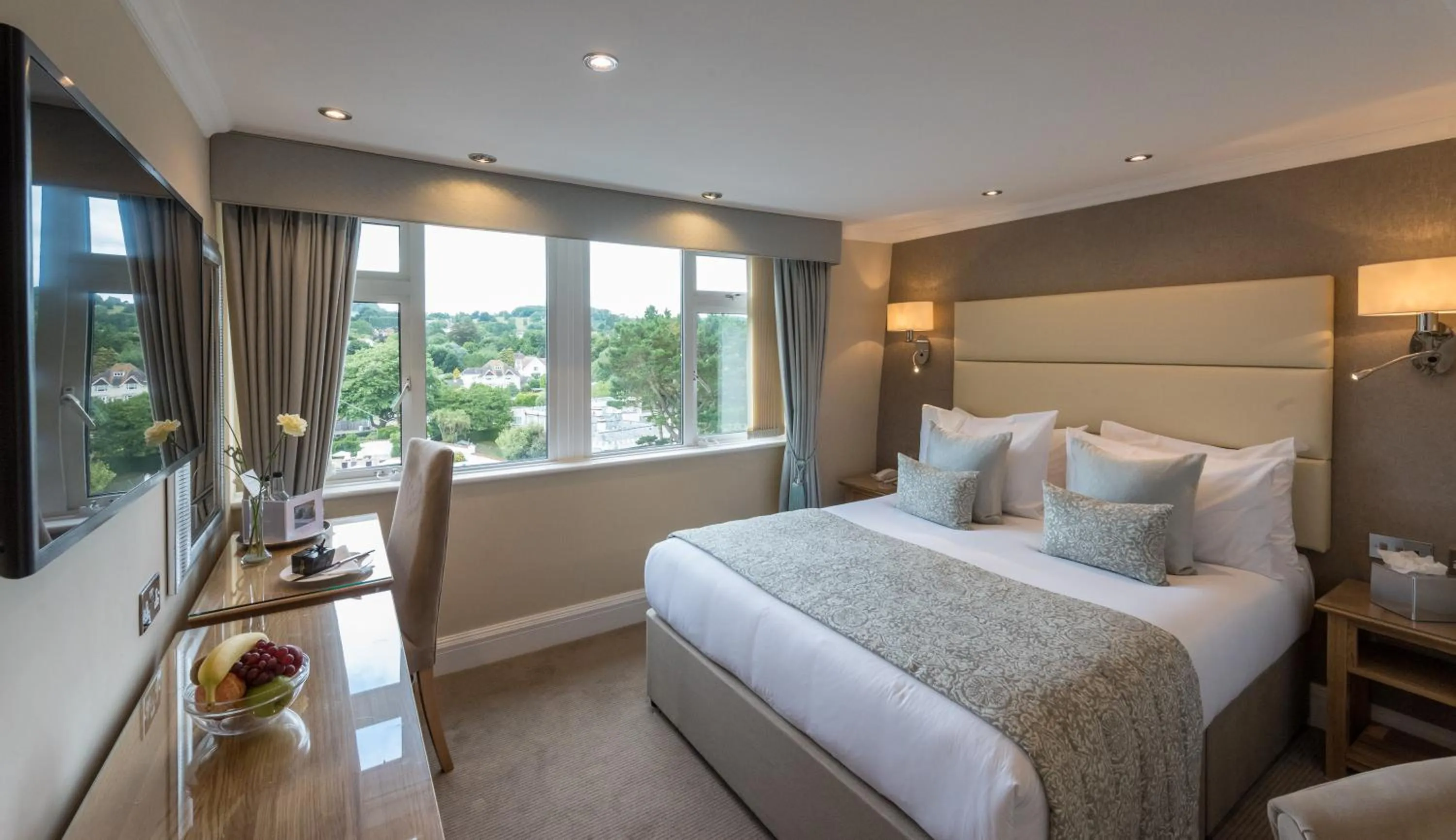 Bedroom, Bed in The Victoria Hotel & Source Spa