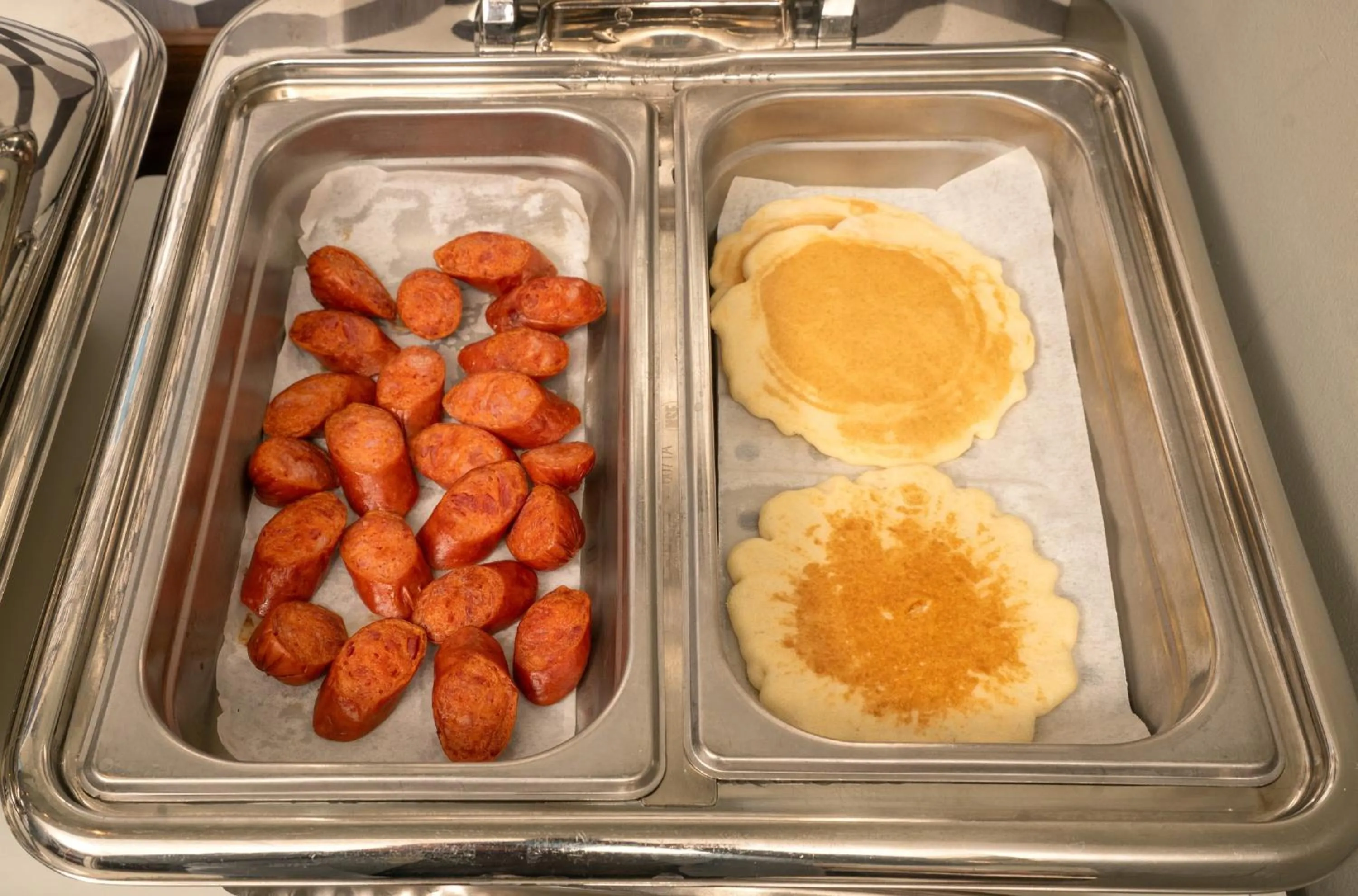 Breakfast in Holiday Inn Express & Suites - Brandon by IHG