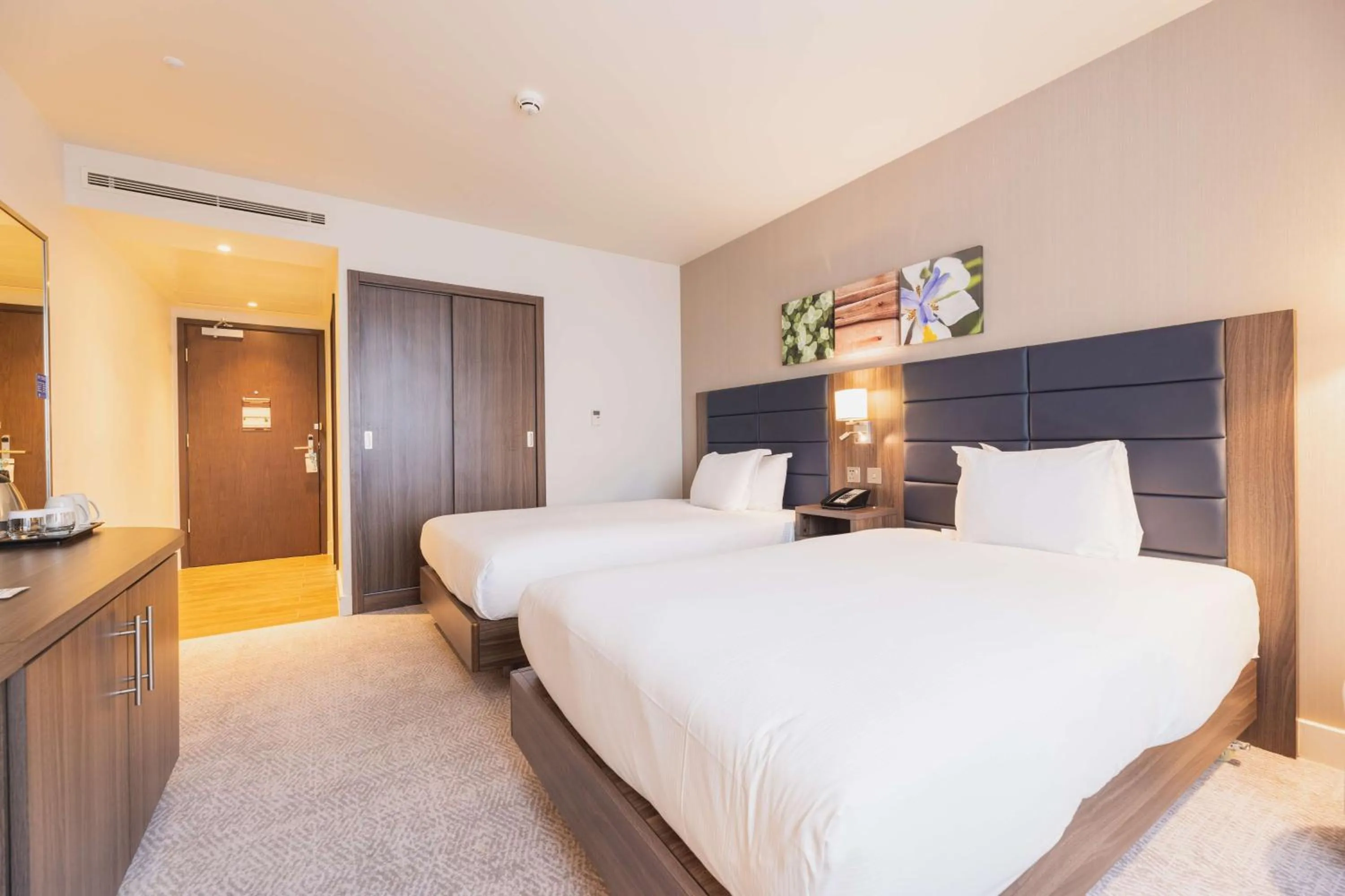 Bed in Hilton Garden Inn Birmingham Airport Uk