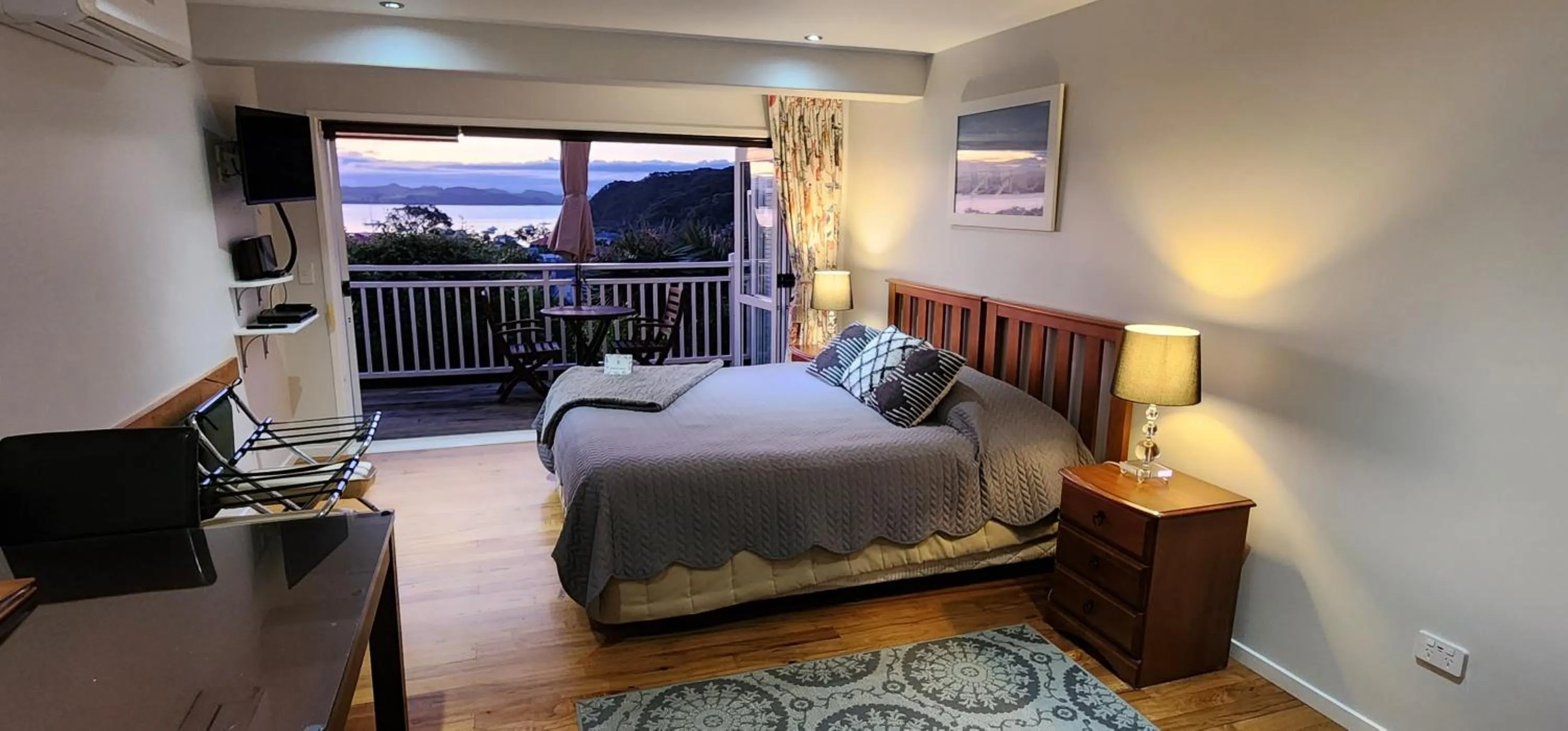 Sunset, Bed in Bellrock Lodge