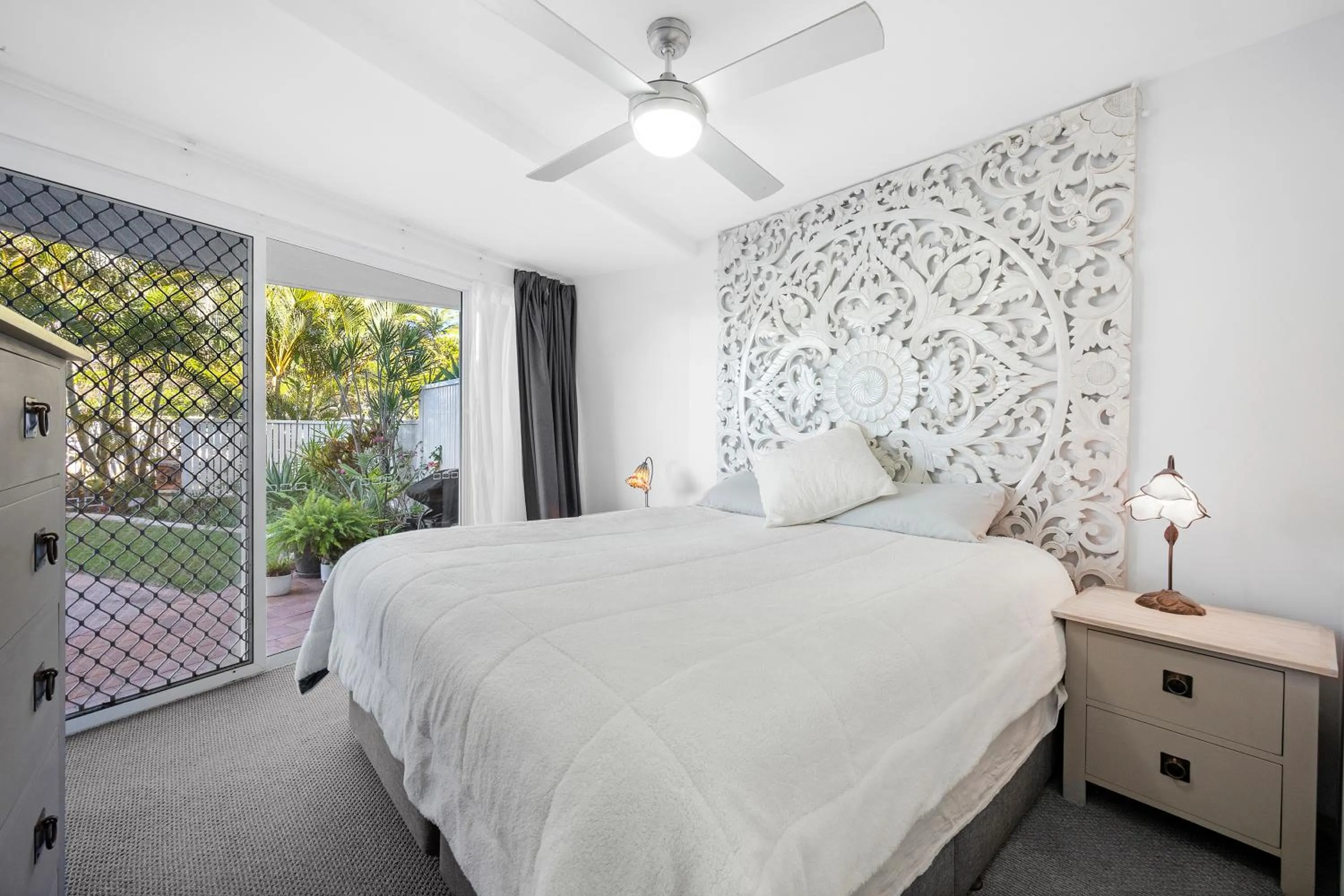 Bedroom, Bed in Coral Sea Apartments