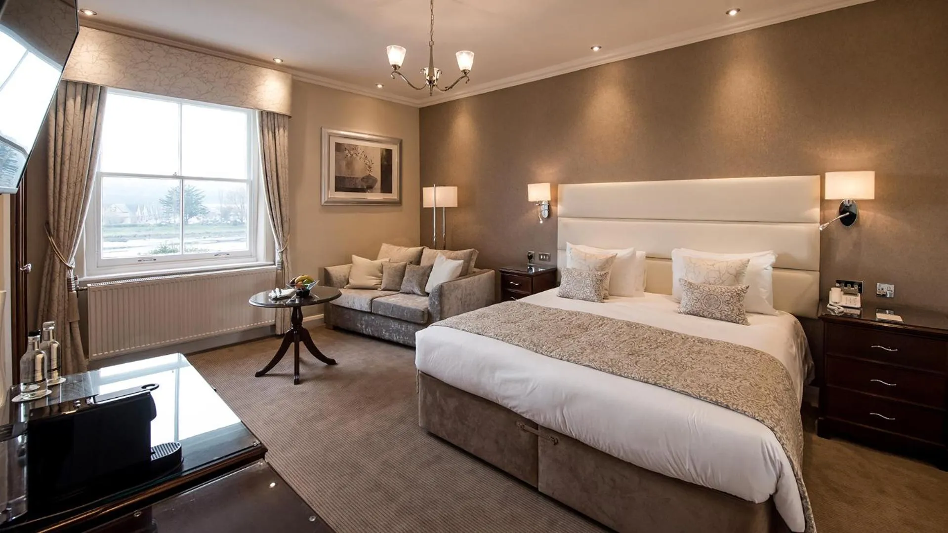 Bedroom, Bed in The Imperial Hotel