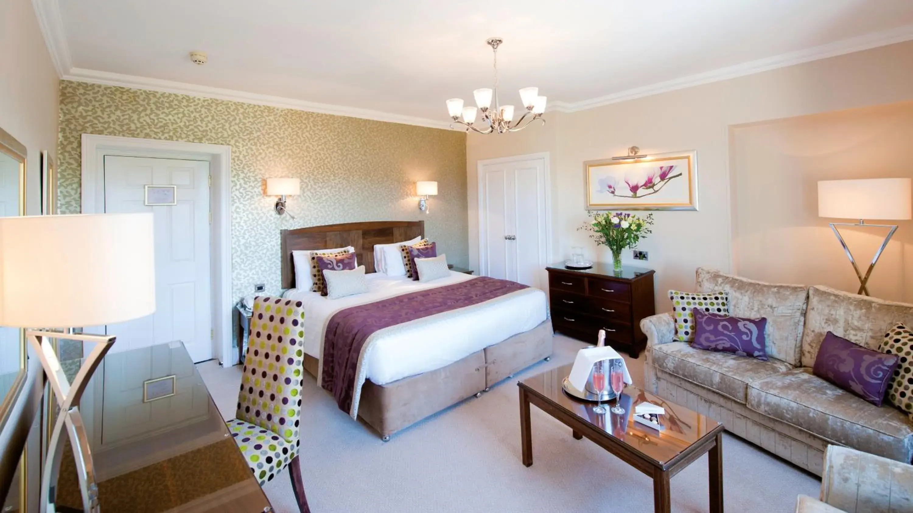 Deluxe River View Twin/Double Room in The Imperial Hotel Deluxe River View Twin/Double Room in The Imperial Hotel