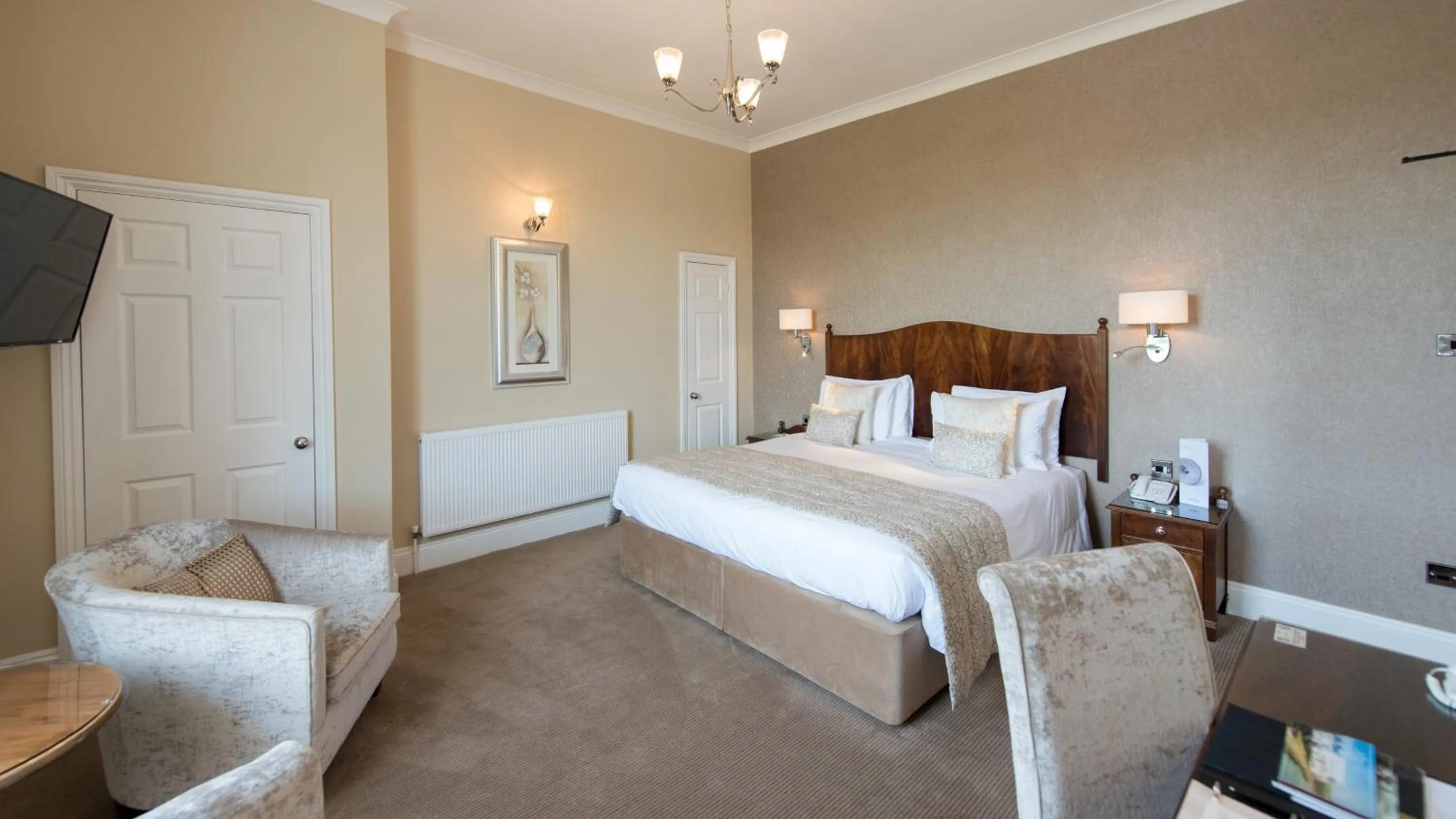 Bedroom, Bed in The Imperial Hotel