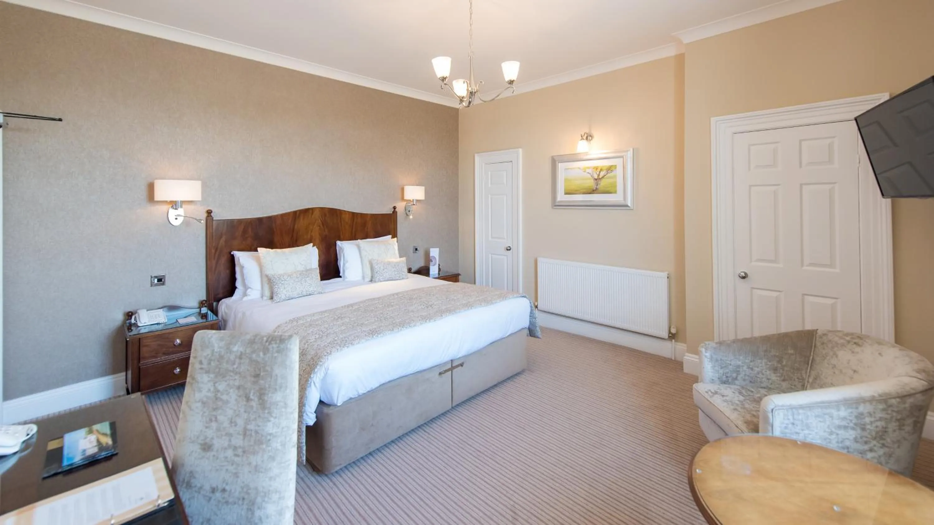 Bedroom, Bed in The Imperial Hotel