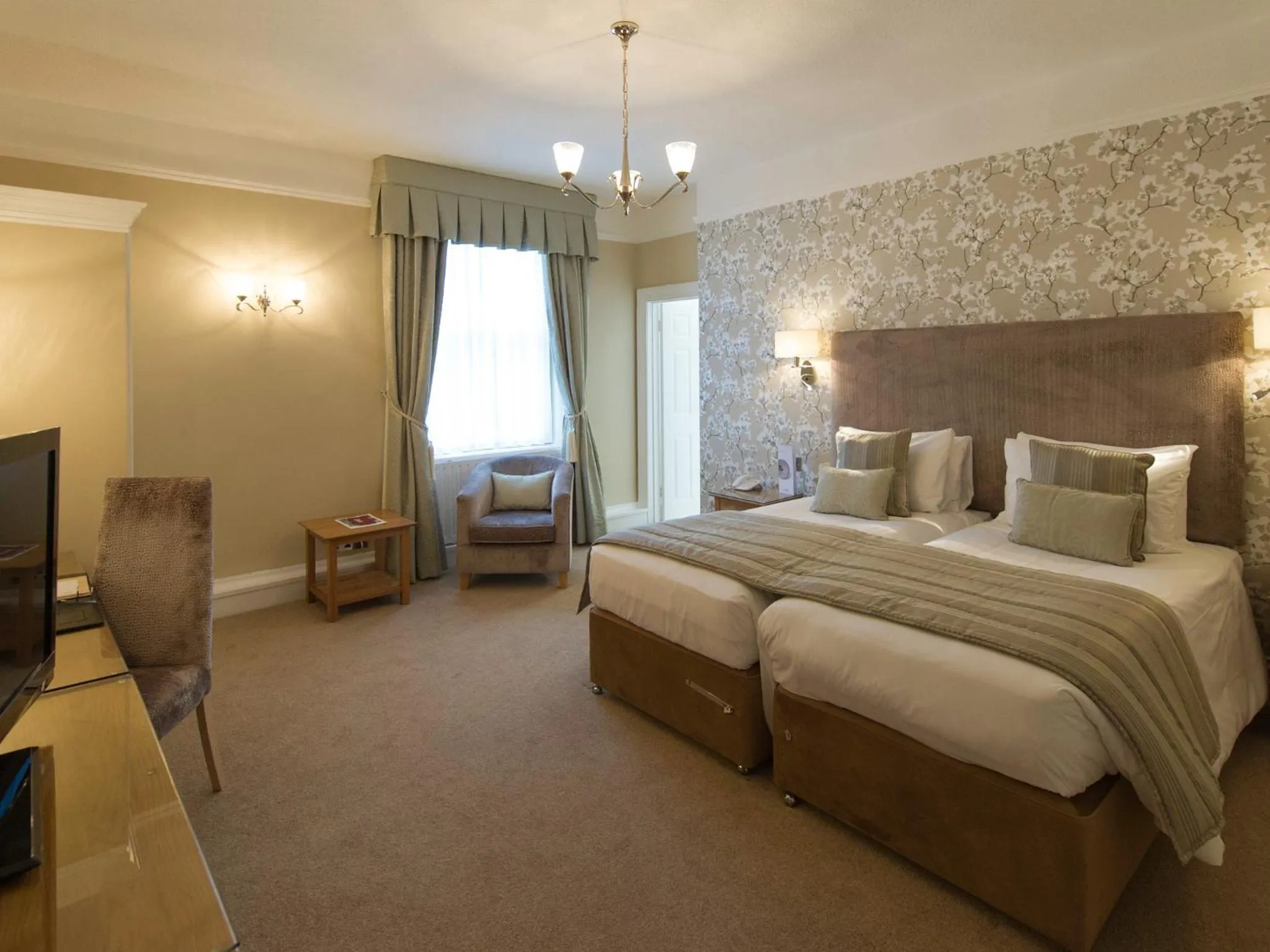 Bedroom, Bed in The Imperial Hotel