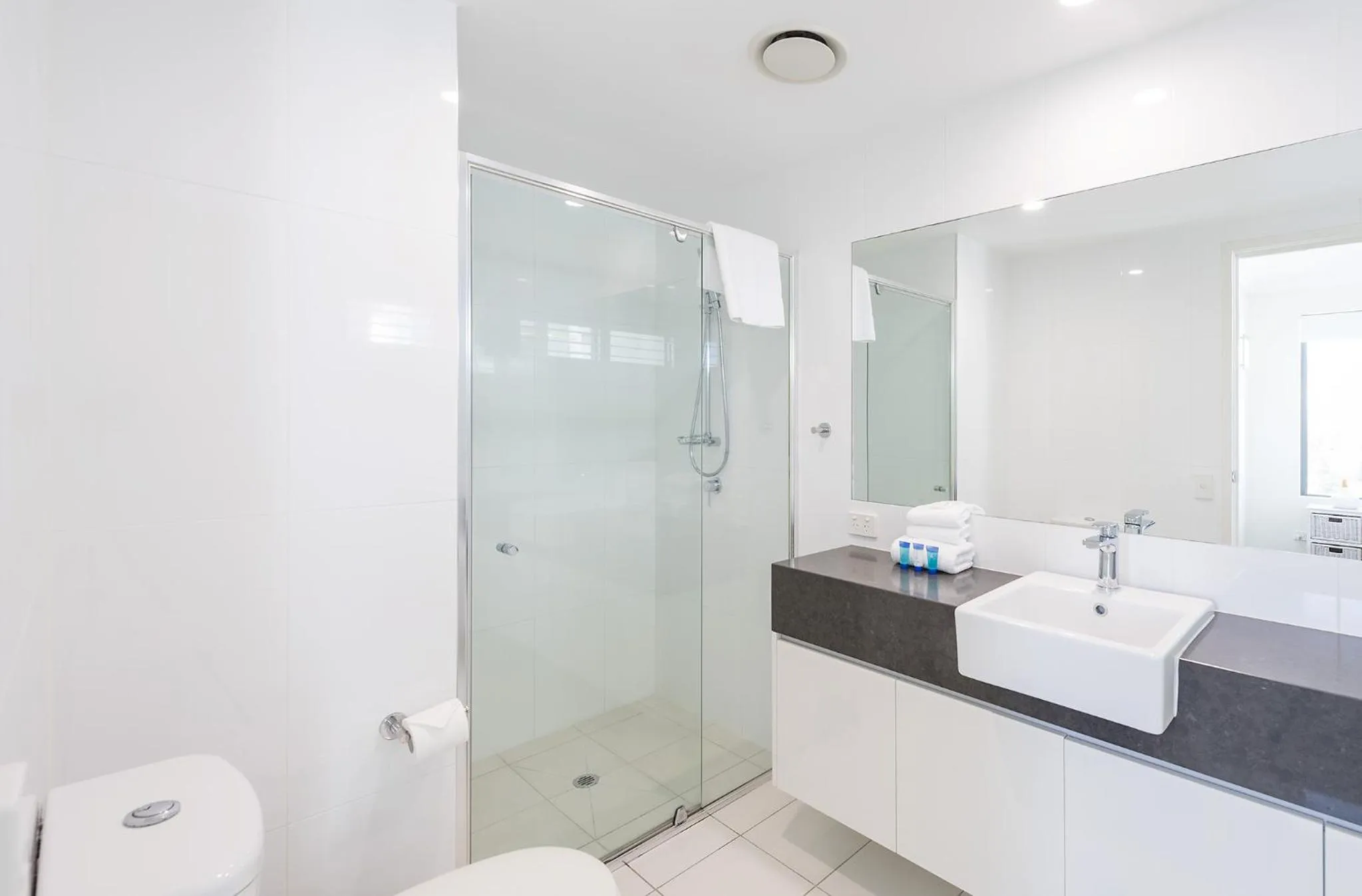 Shower in Beach on Sixth