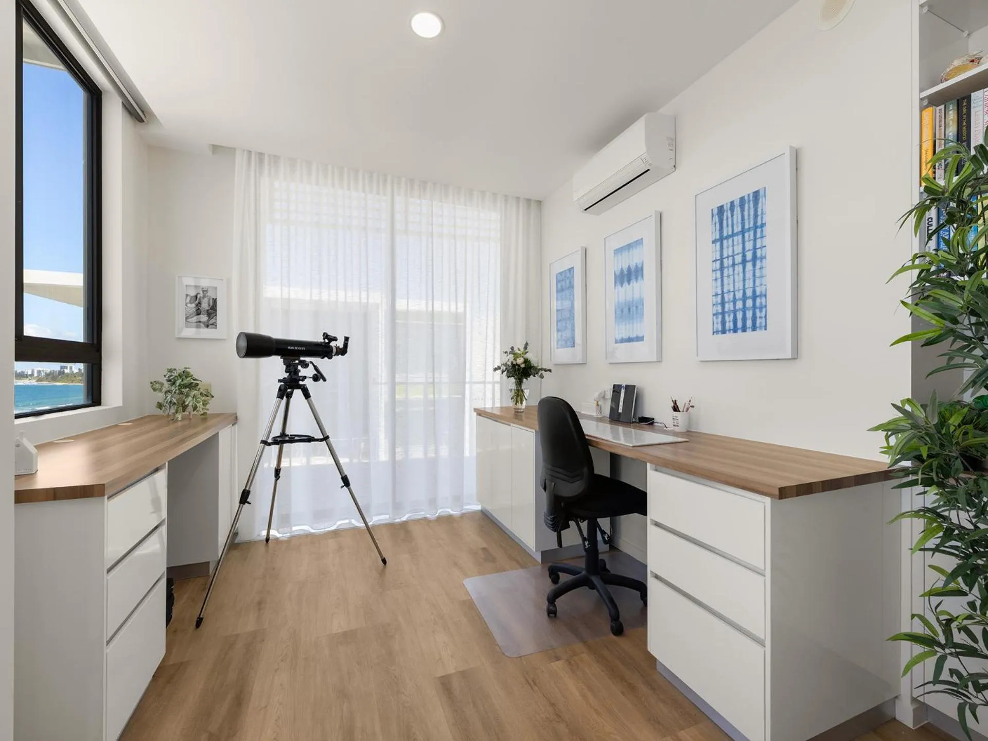 hair dresser in Beach on Sixth