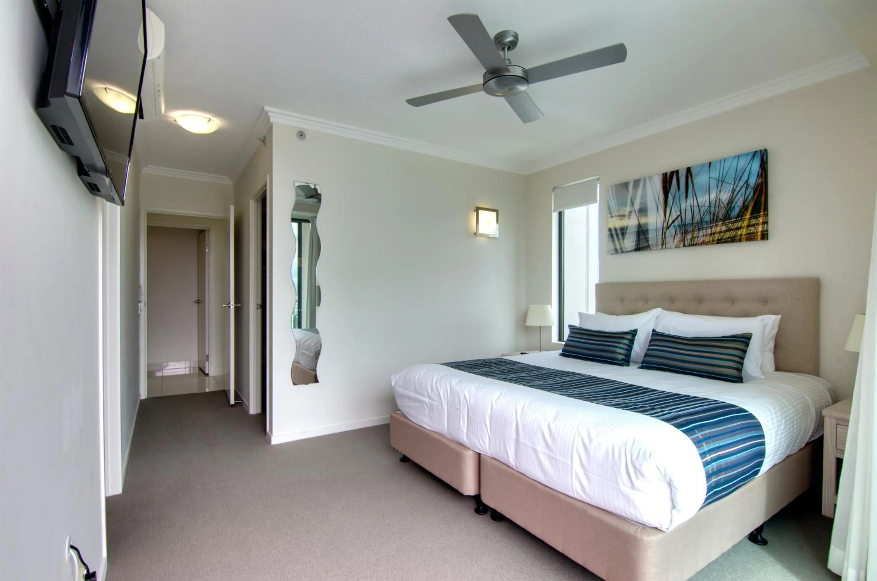 Bedroom, Bed in Beach on Sixth