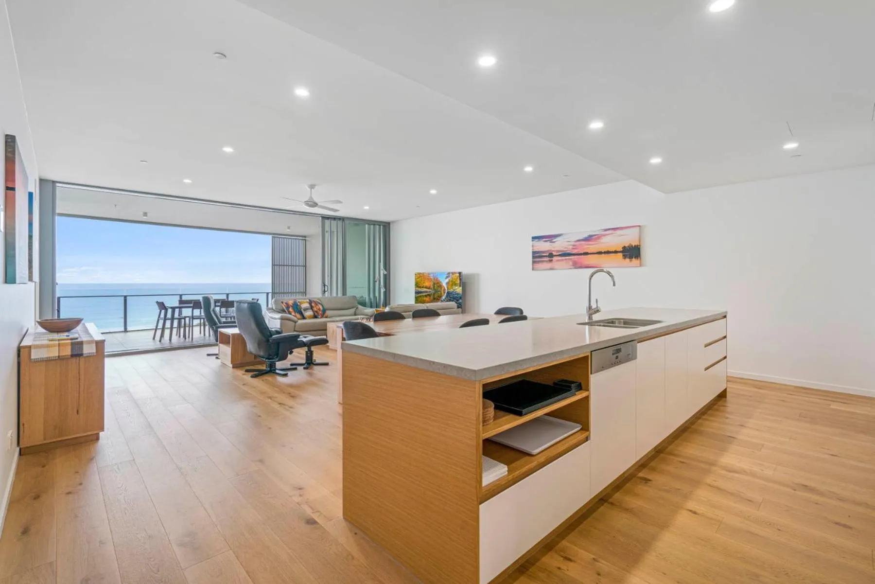 Kitchen or kitchenette in Beach on Sixth