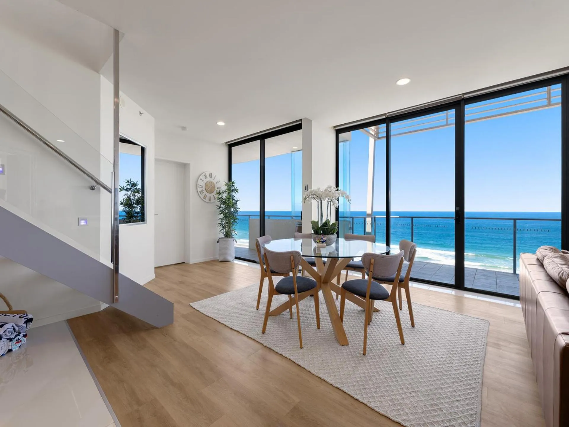 Dining area in Beach on Sixth