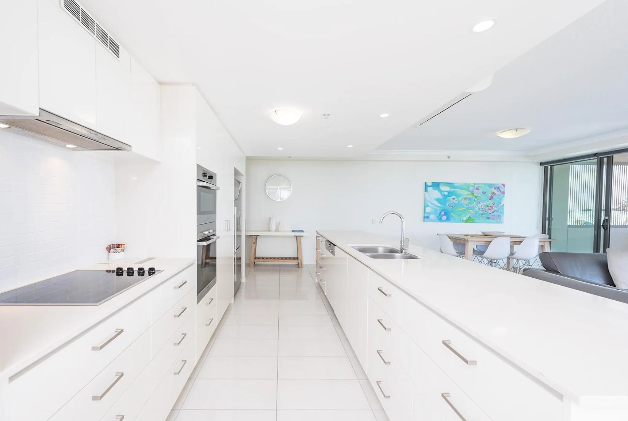 Kitchen or kitchenette, Bed in Beach on Sixth