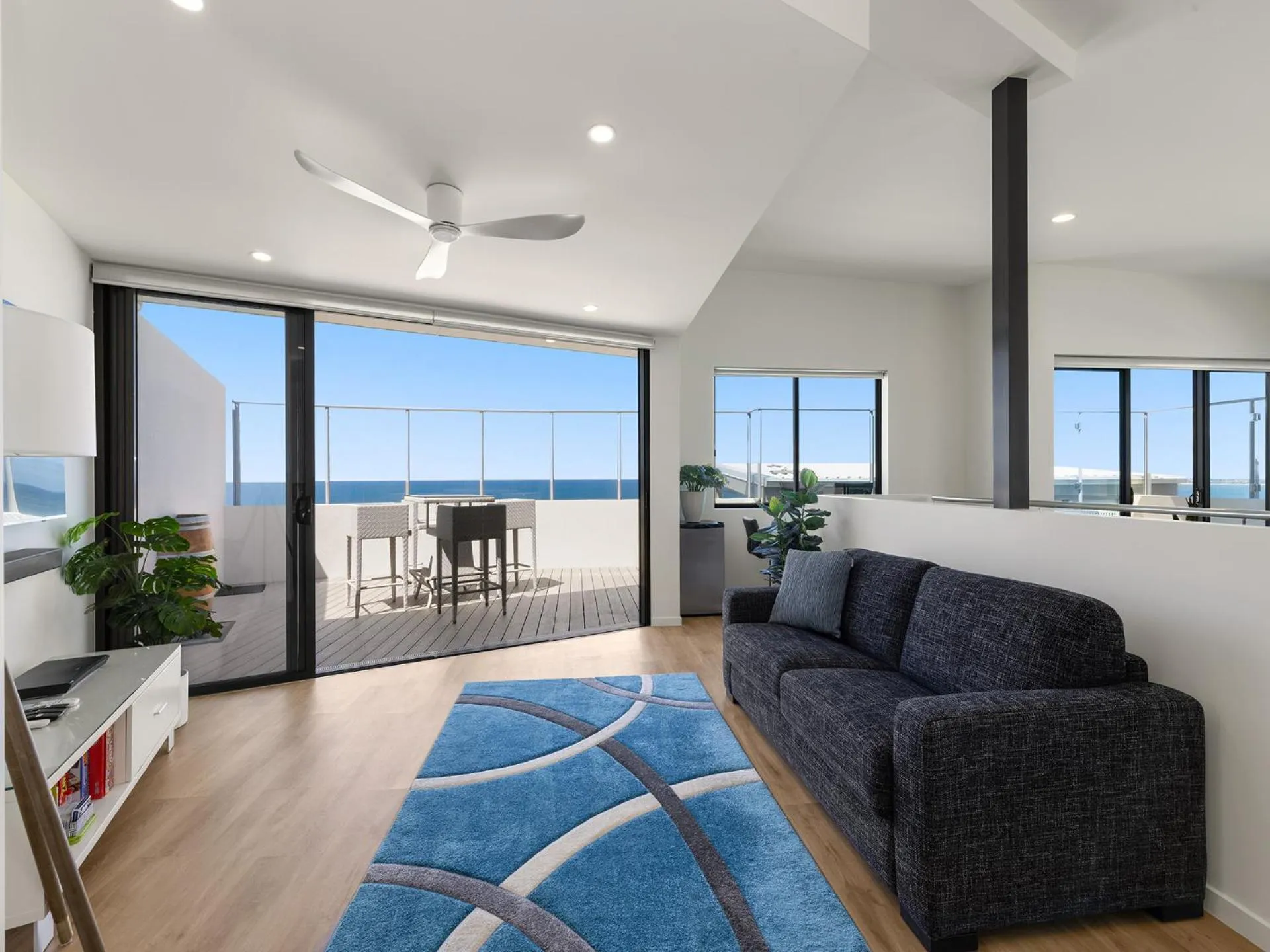 TV and multimedia in Beach on Sixth