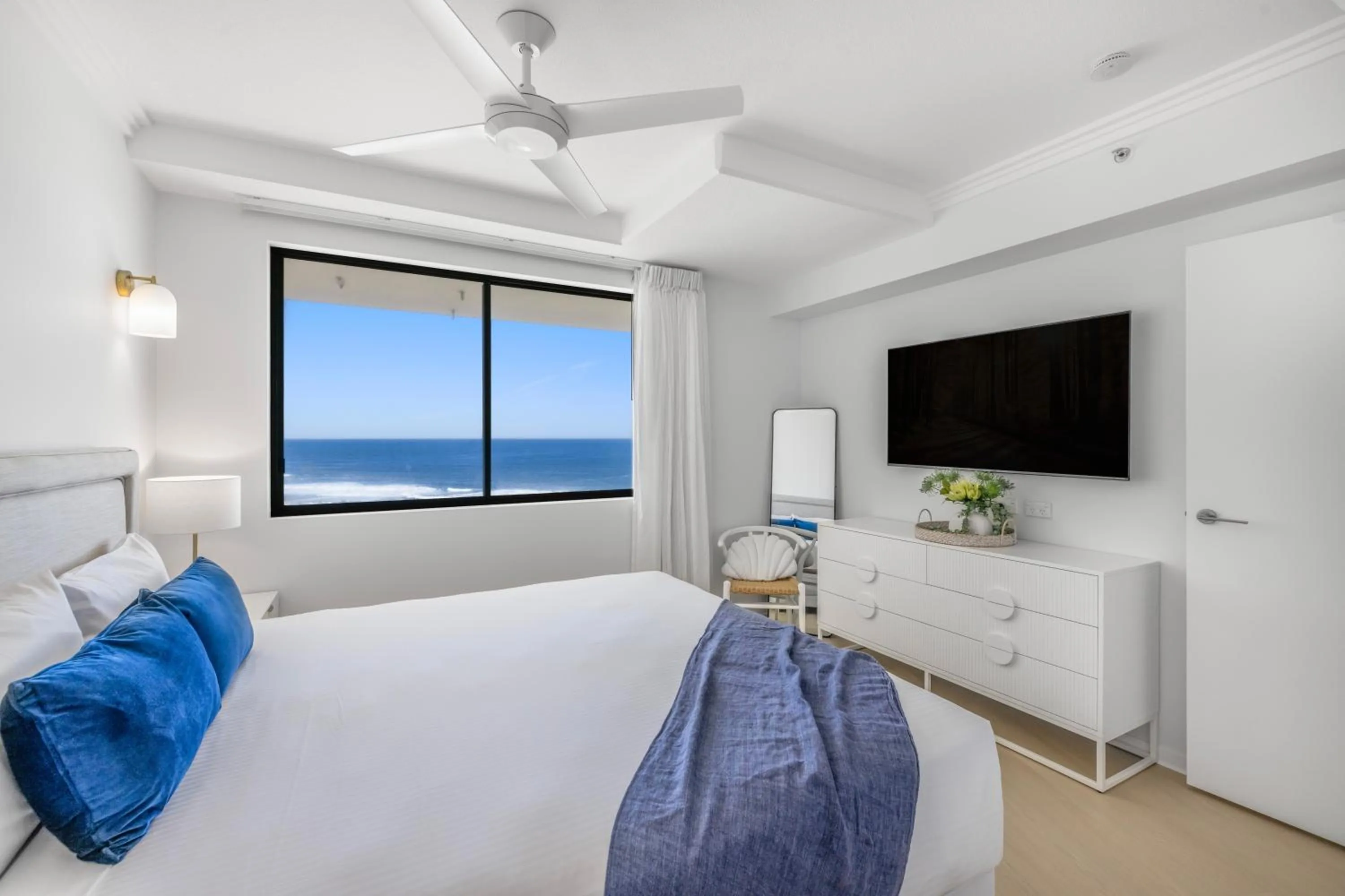 Bedroom, Bed in Beach on Sixth