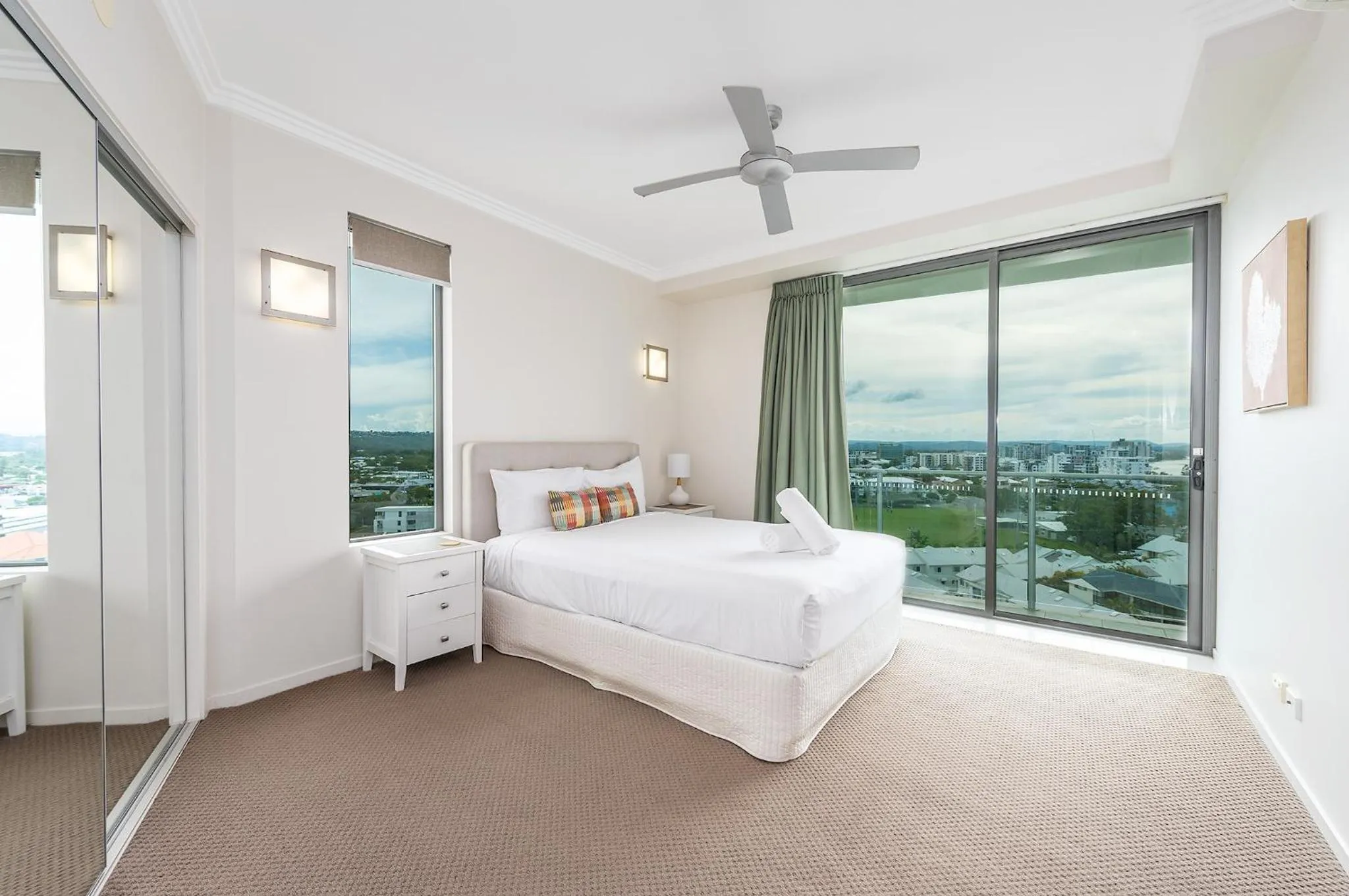 Photo of the whole room, Bed in Beach on Sixth