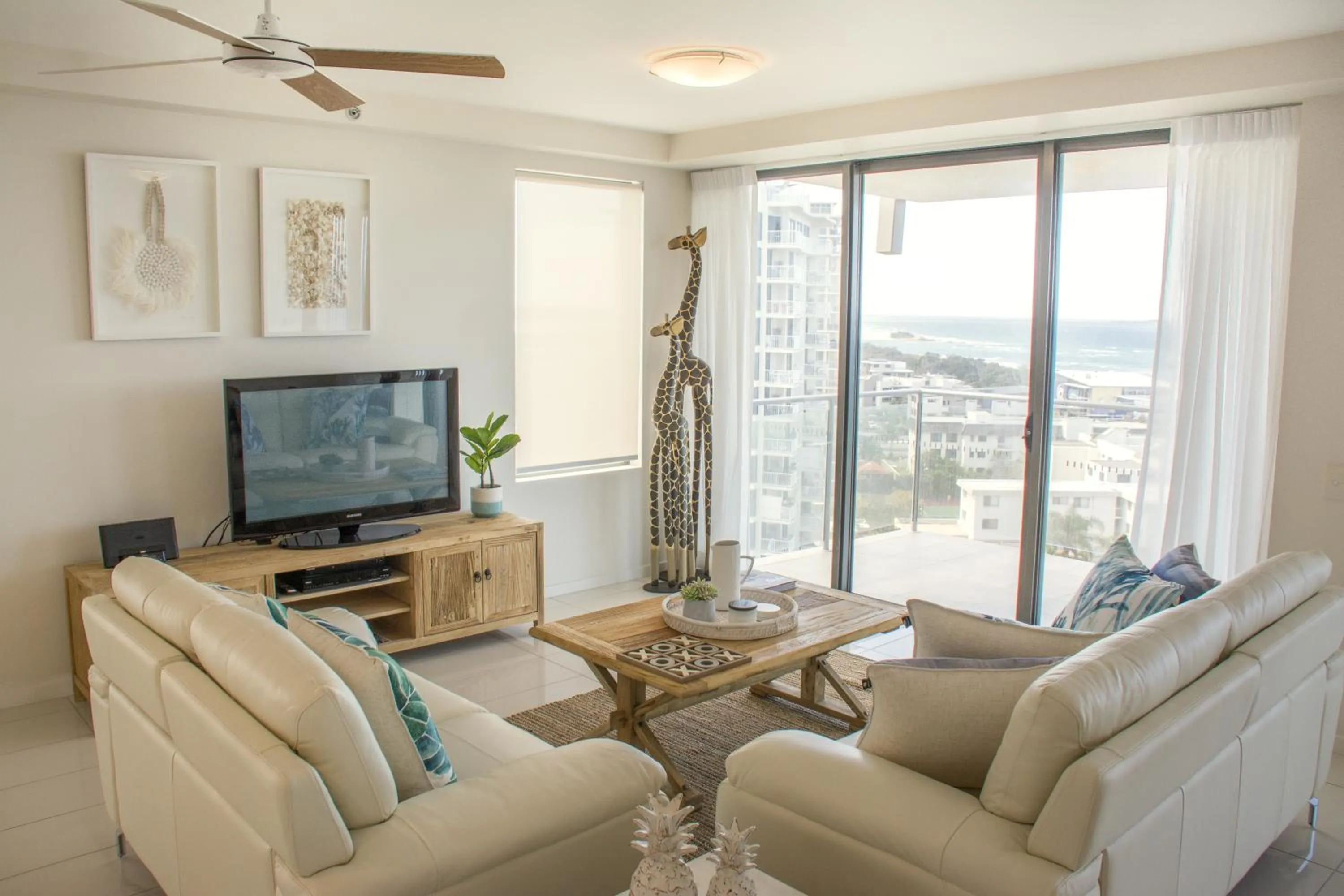 TV and multimedia in Beach on Sixth