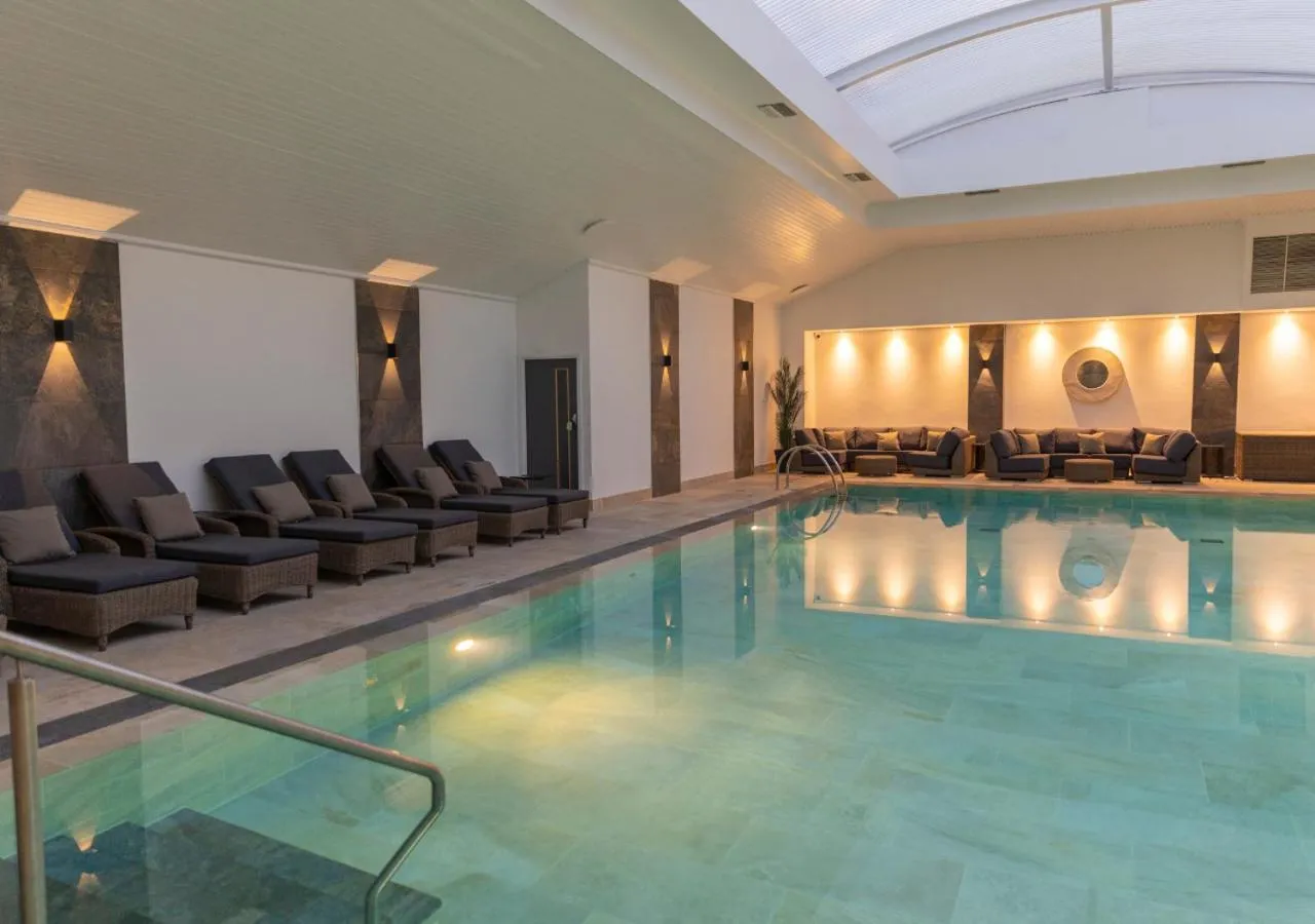 Swimming pool in Saunton Sands Hotel Source Spa and Wellness