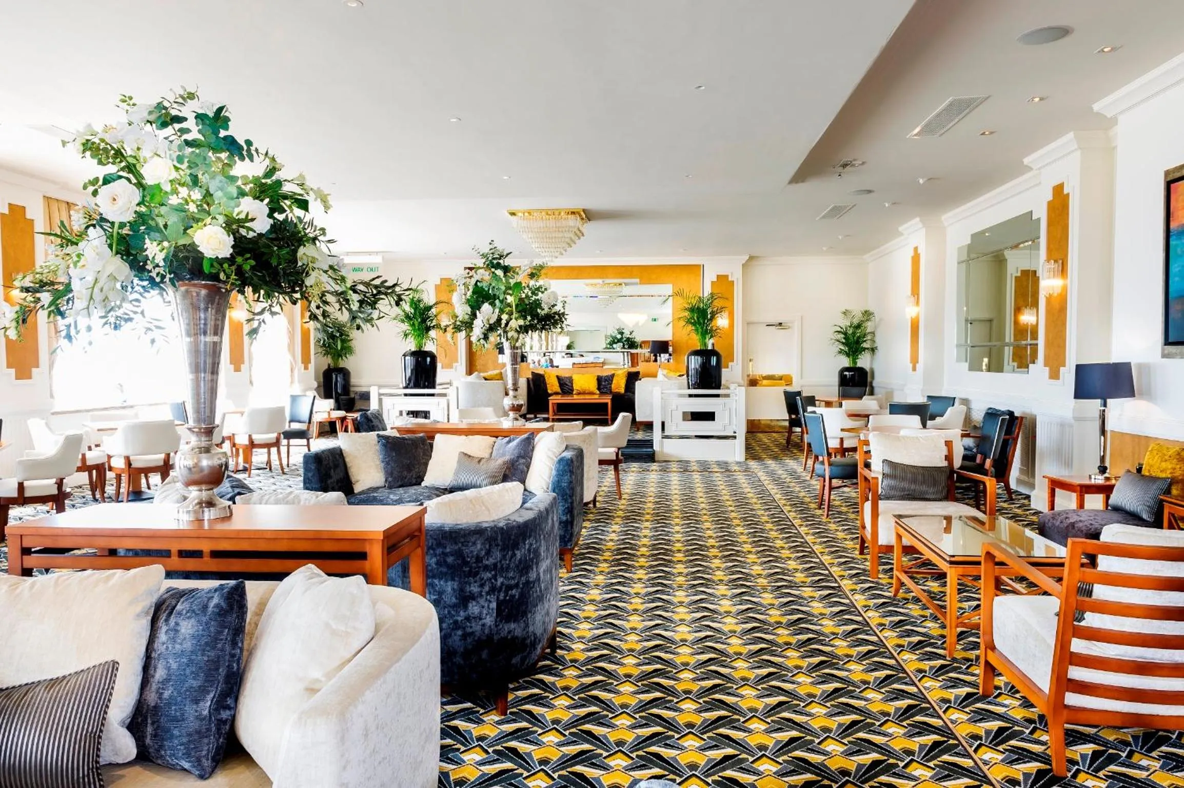 Lounge or bar in Saunton Sands Hotel Source Spa and Wellness