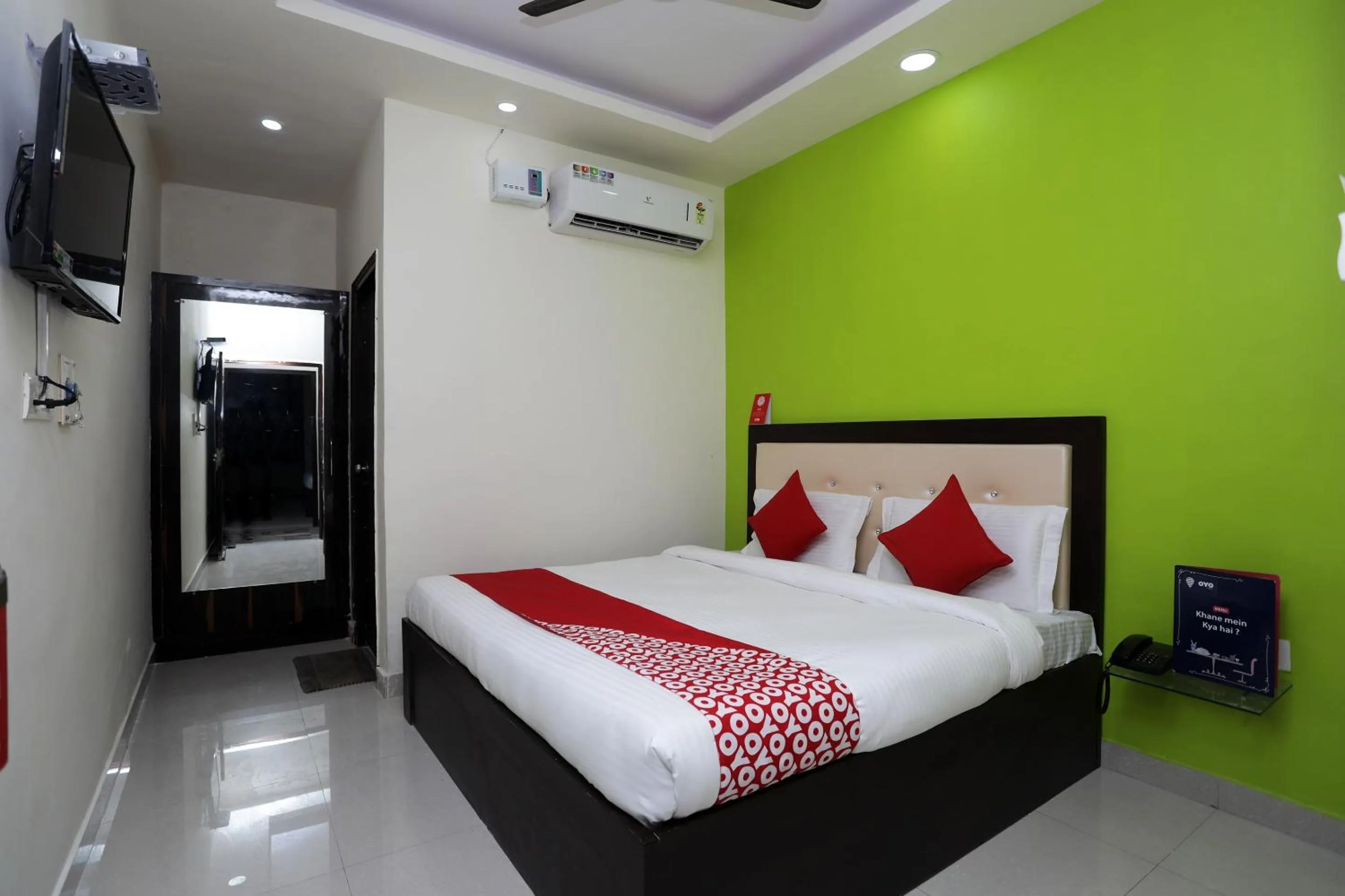 Bedroom, Bed in Super Hotel O Raj Palace