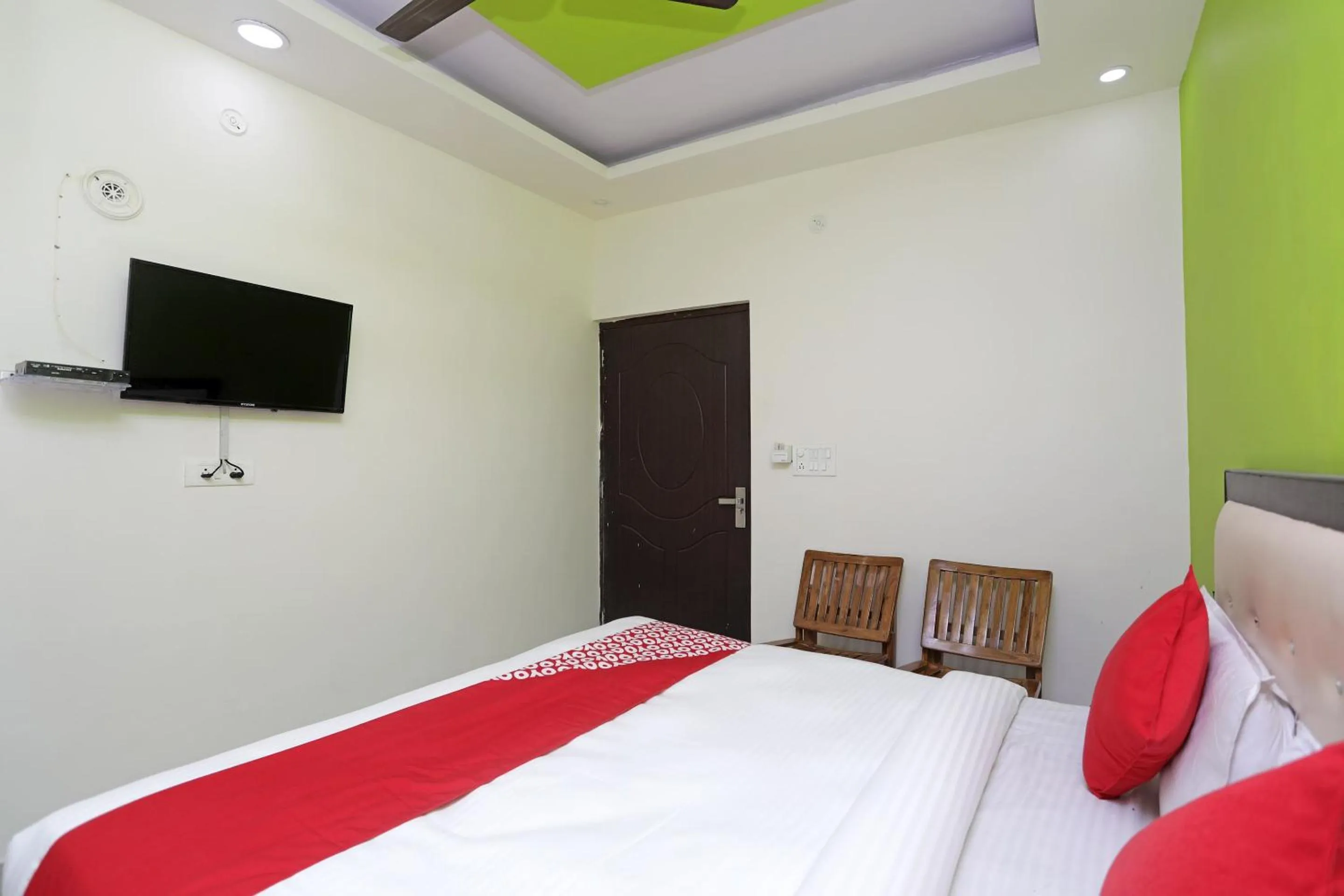 Bedroom, Bed in Super Hotel O Raj Palace