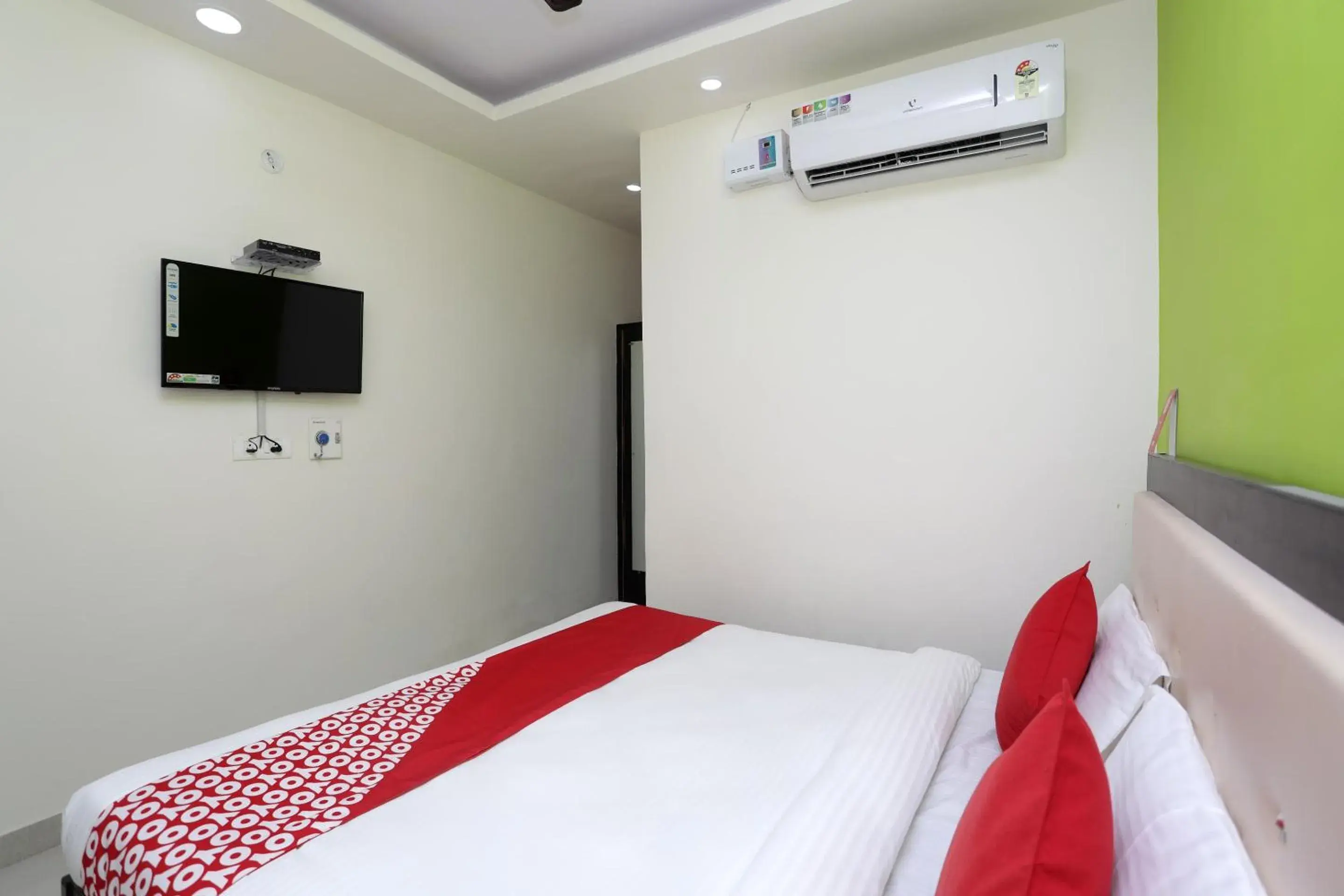 Bedroom, Bed in Super Hotel O Raj Palace Bedroom, Bed in Super Hotel O Raj Palace