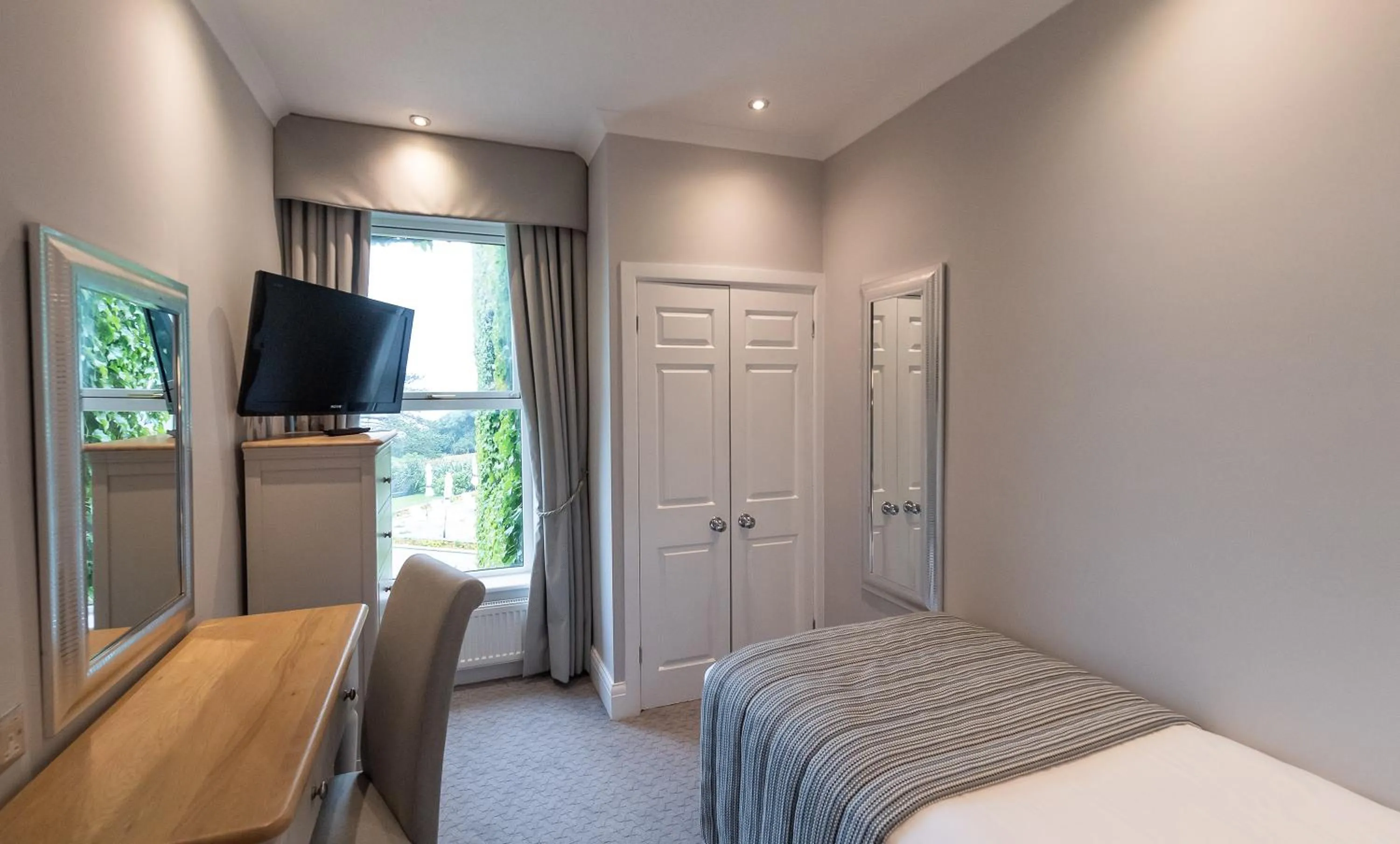 Bedroom, Bed in The Carlyon Bay Hotel and Spa