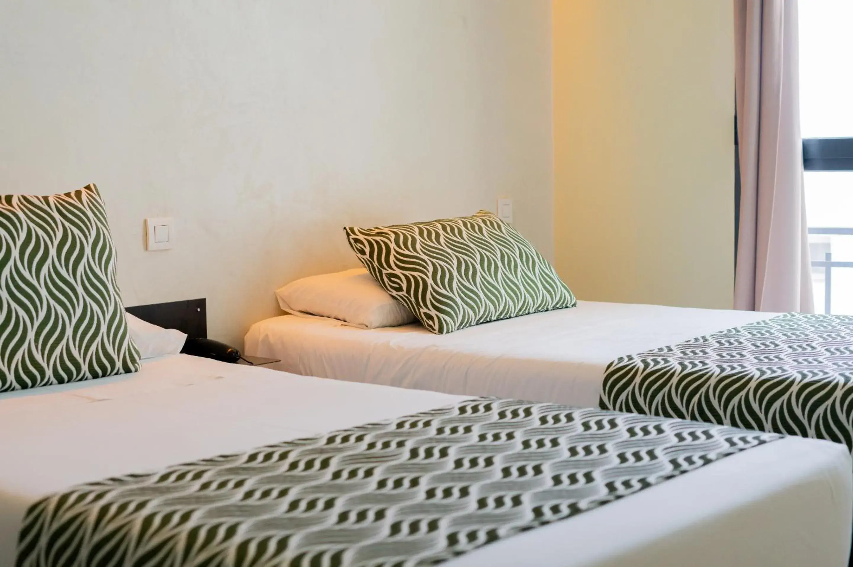 Twin Room with Private Bathroom in Hostal Charlotte-Gran Vía Twin Room with Private Bathroom in Hostal Charlotte-Gran Vía
